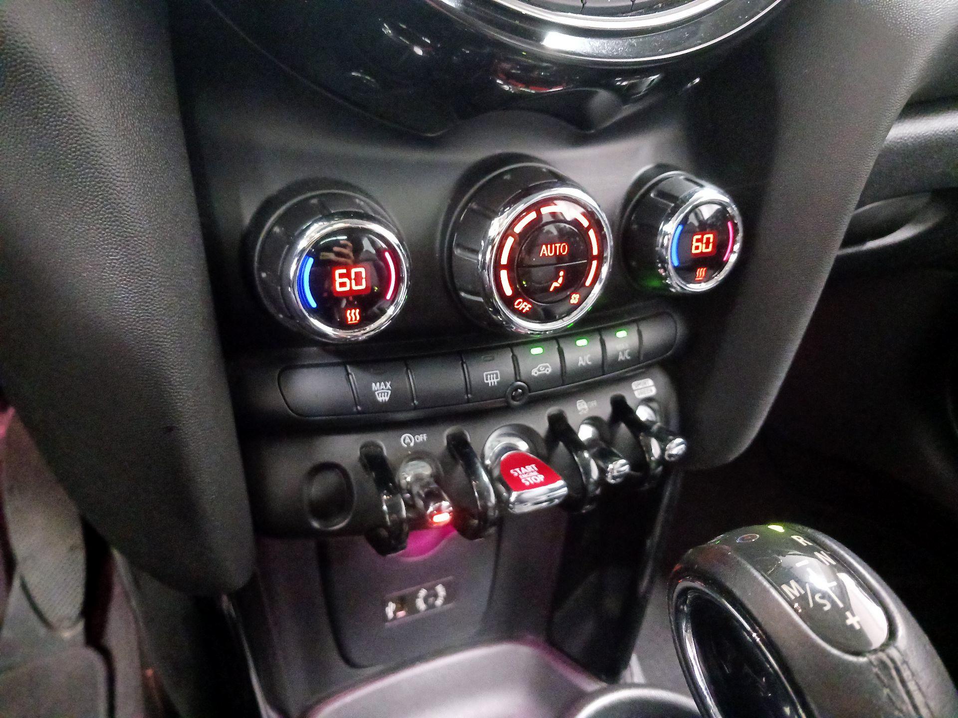 Thumbnail: 2018 MINI Cooper Hardtop - 14