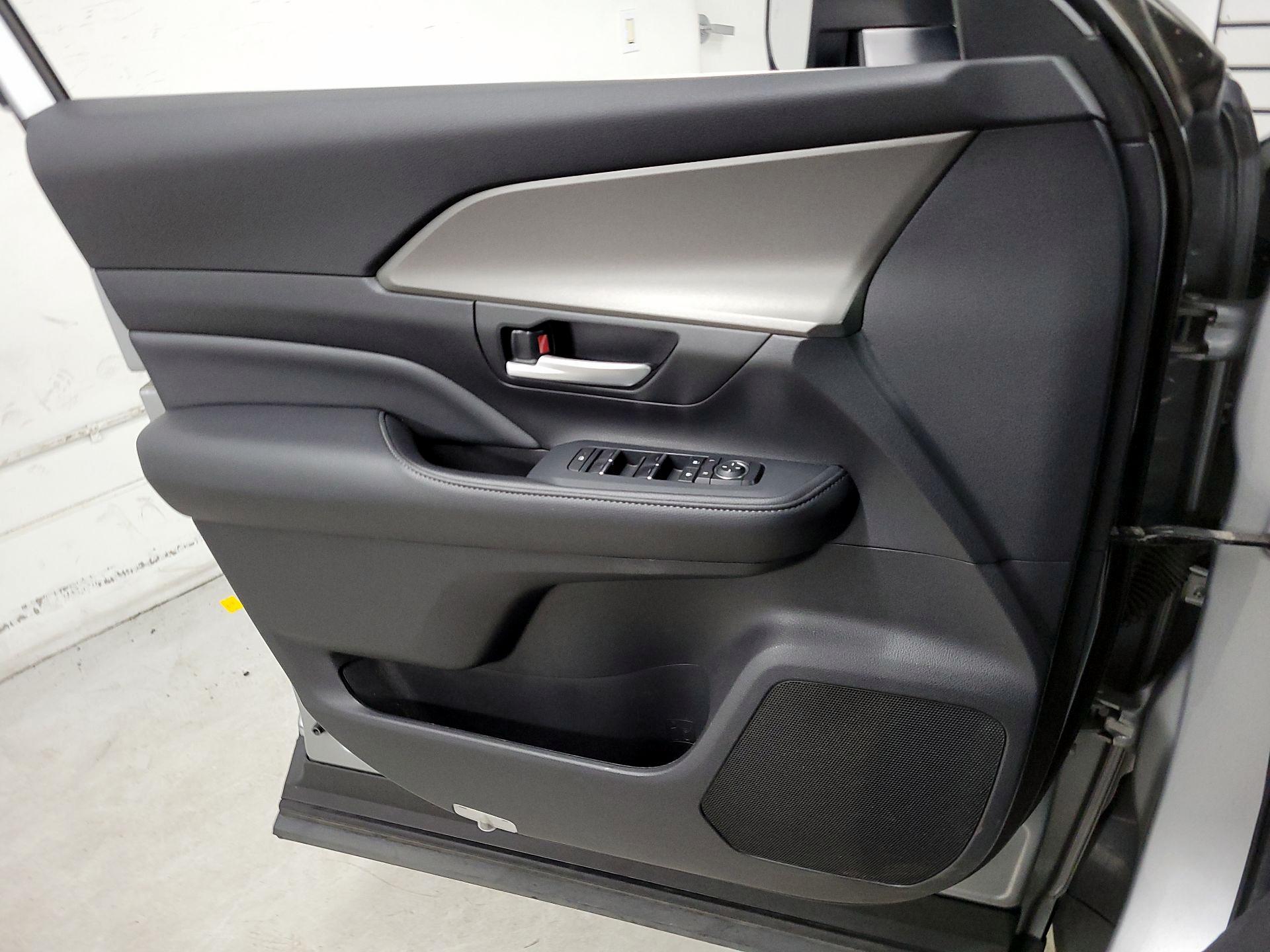 Thumbnail: 2024 Toyota Grand Highlander - 12