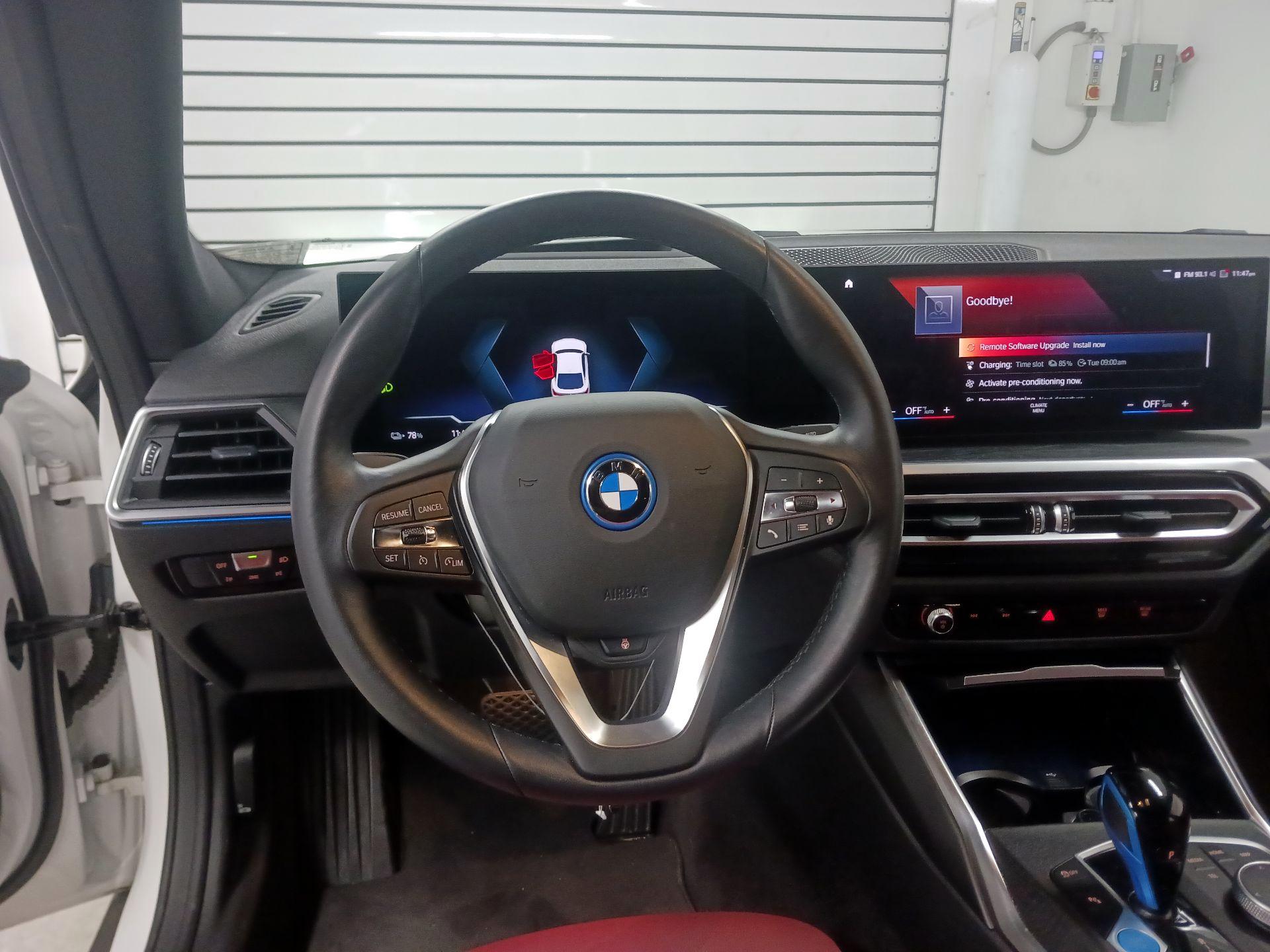 Thumbnail: 2023 BMW i4 - 10