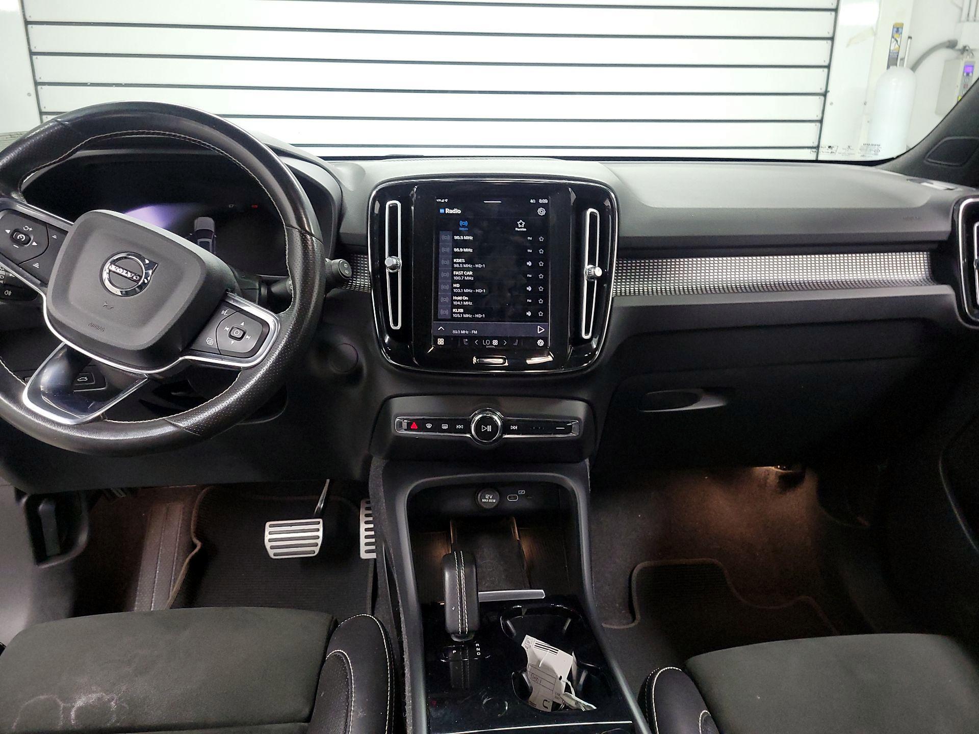 Thumbnail: 2021 Volvo XC40 - 9