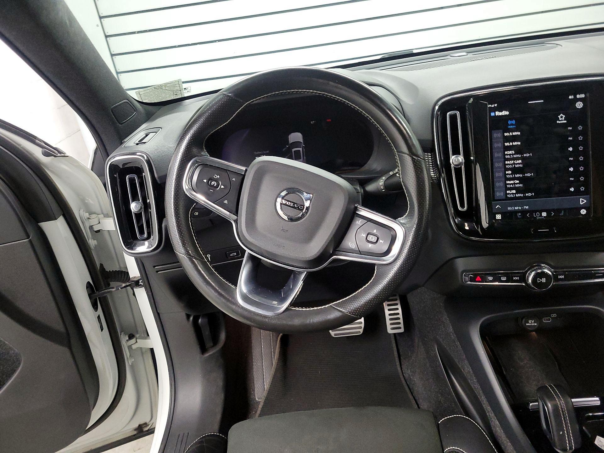 Thumbnail: 2021 Volvo XC40 - 10