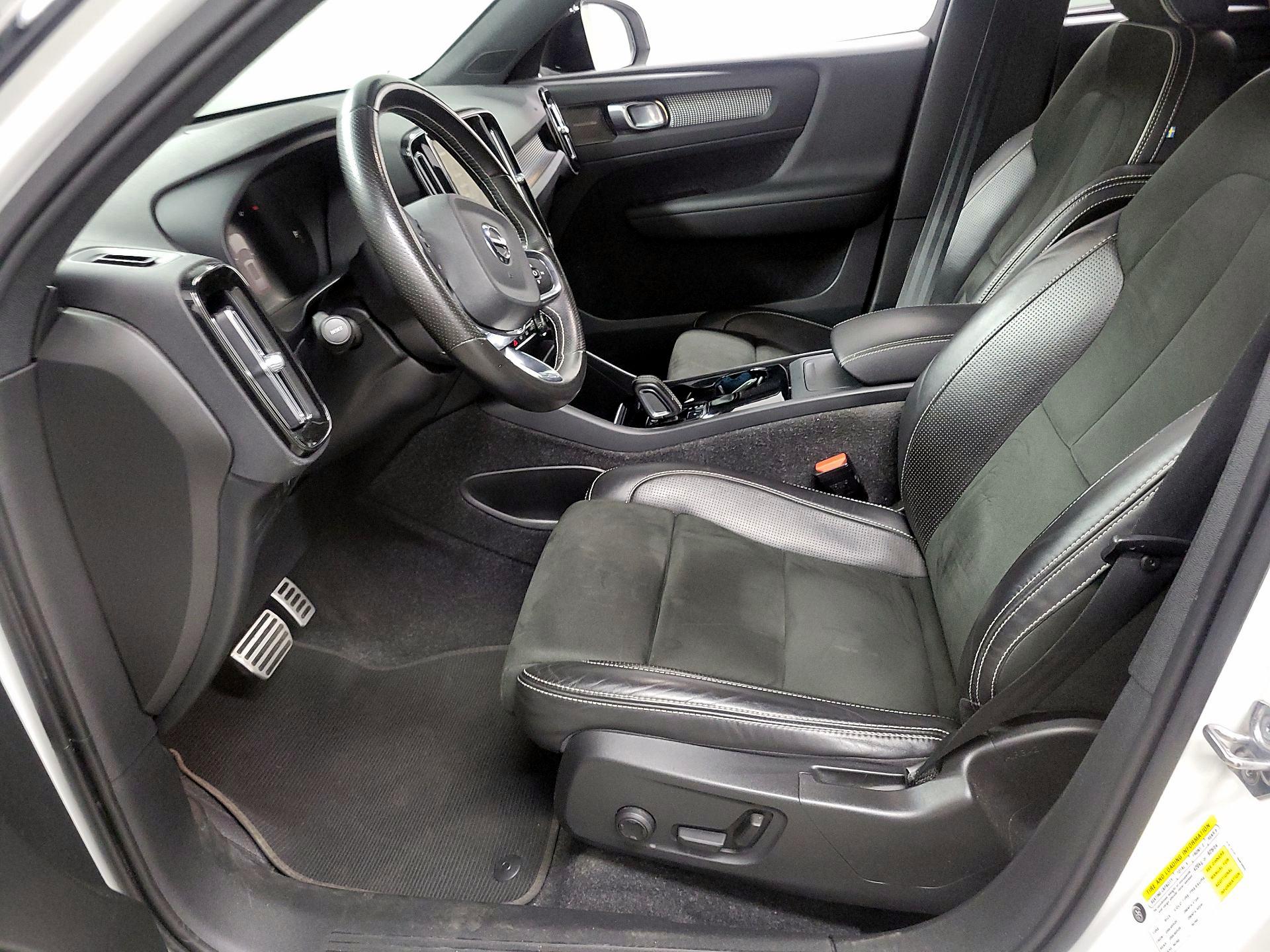 Thumbnail: 2021 Volvo XC40 - 11