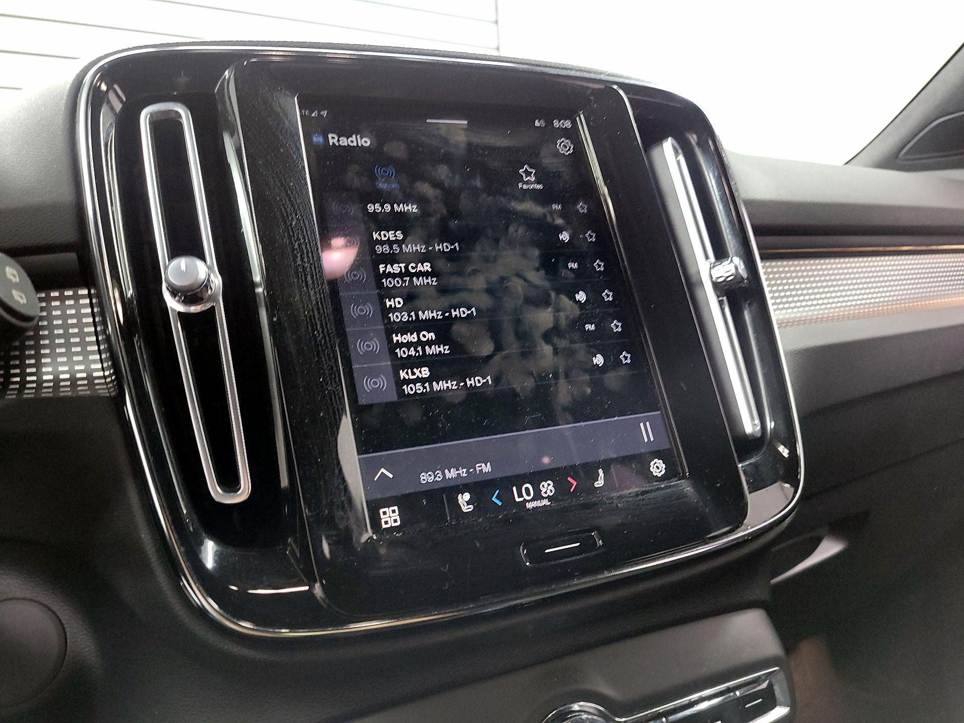 Thumbnail: 2021 Volvo XC40 - 13