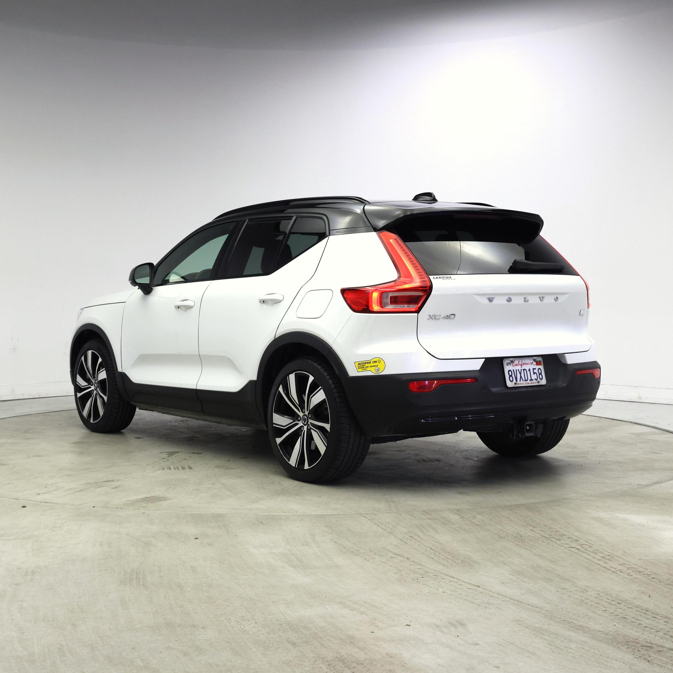 Thumbnail: 2021 Volvo XC40 - 2