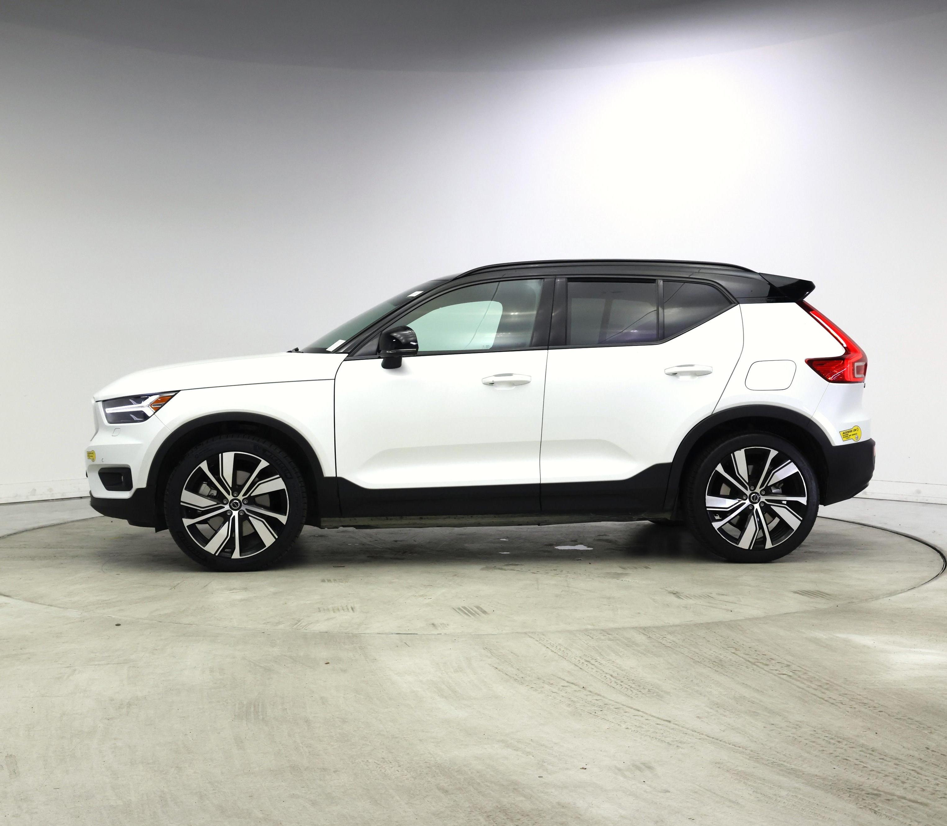 Thumbnail: 2021 Volvo XC40 - 3