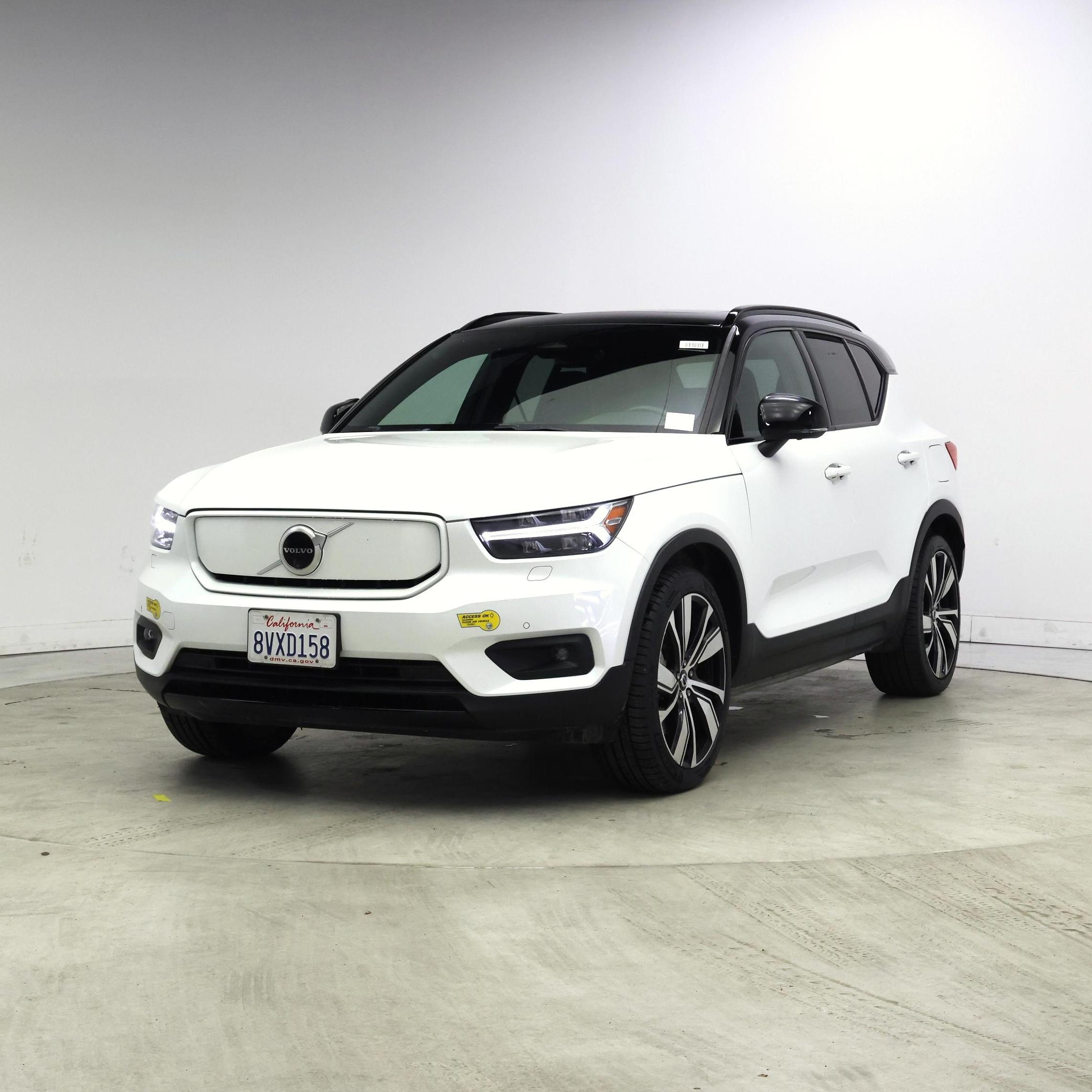 Thumbnail: 2021 Volvo XC40 - 4