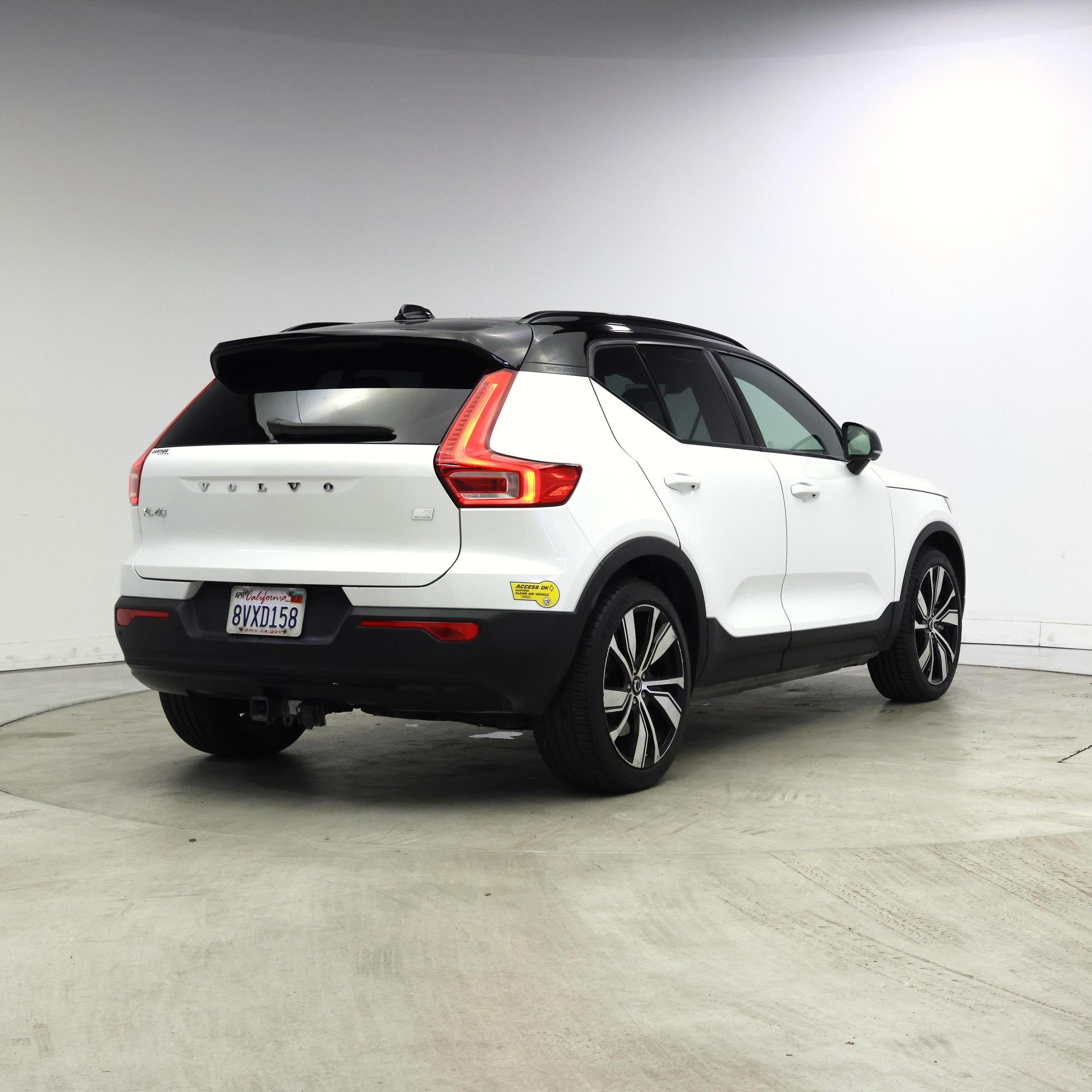 Thumbnail: 2021 Volvo XC40 - 8