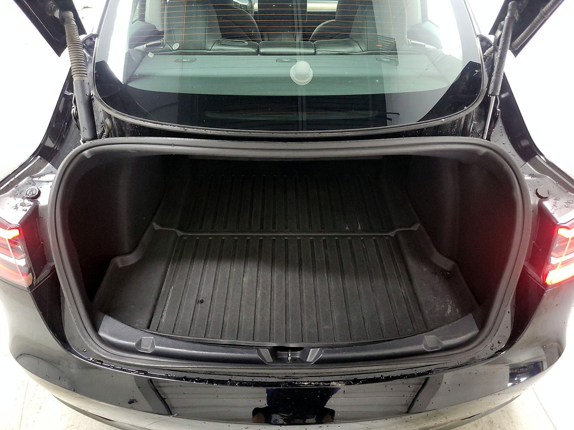 Thumbnail: 2023 Tesla Model 3 - 18