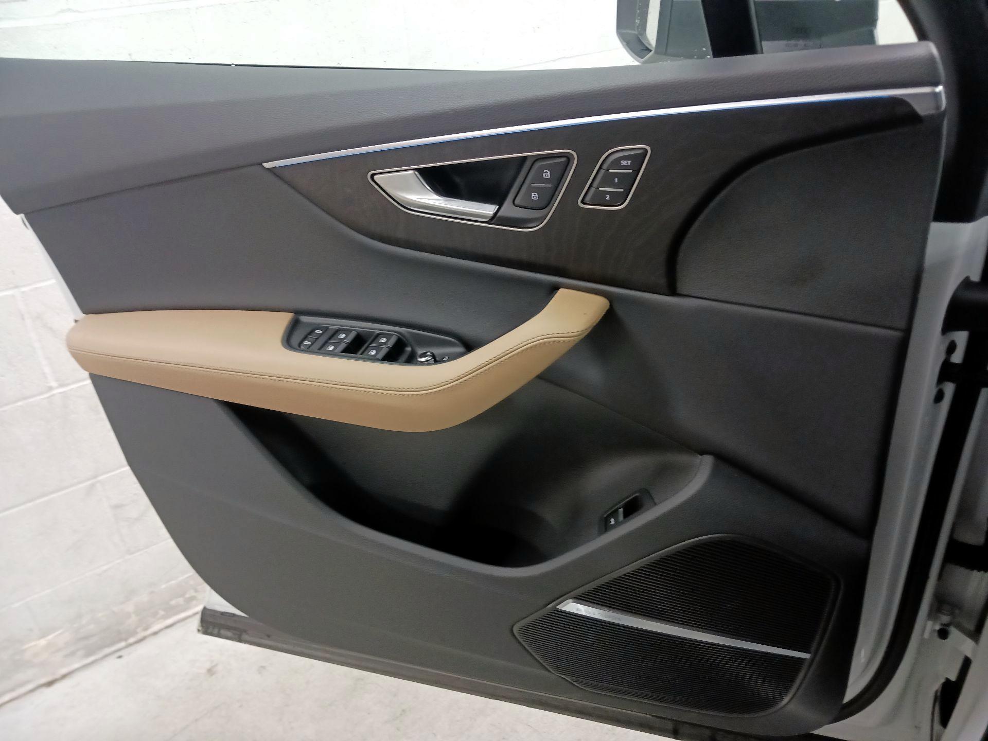 Thumbnail: 2025 Audi Q7 - 12