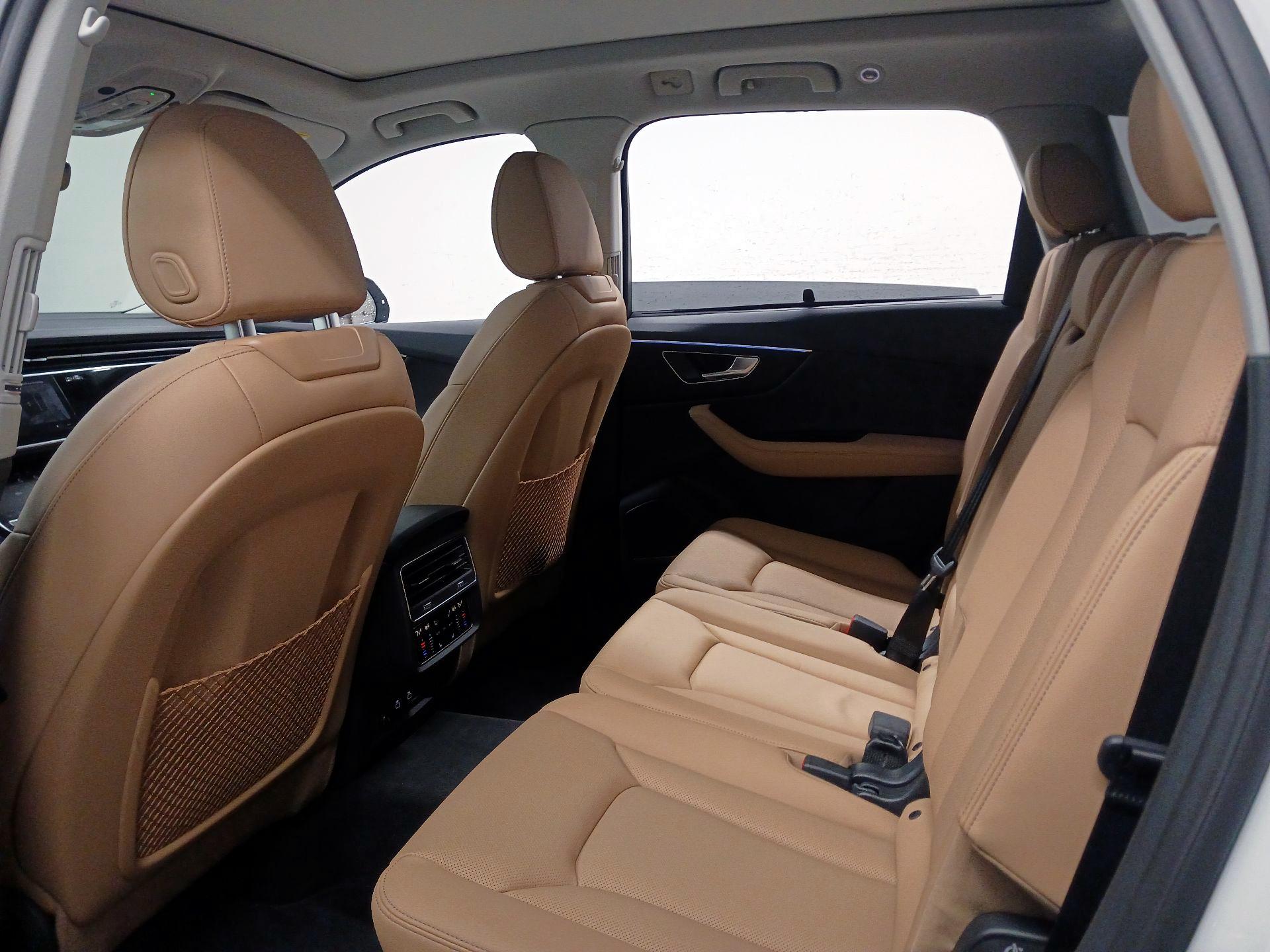 Thumbnail: 2025 Audi Q7 - 19