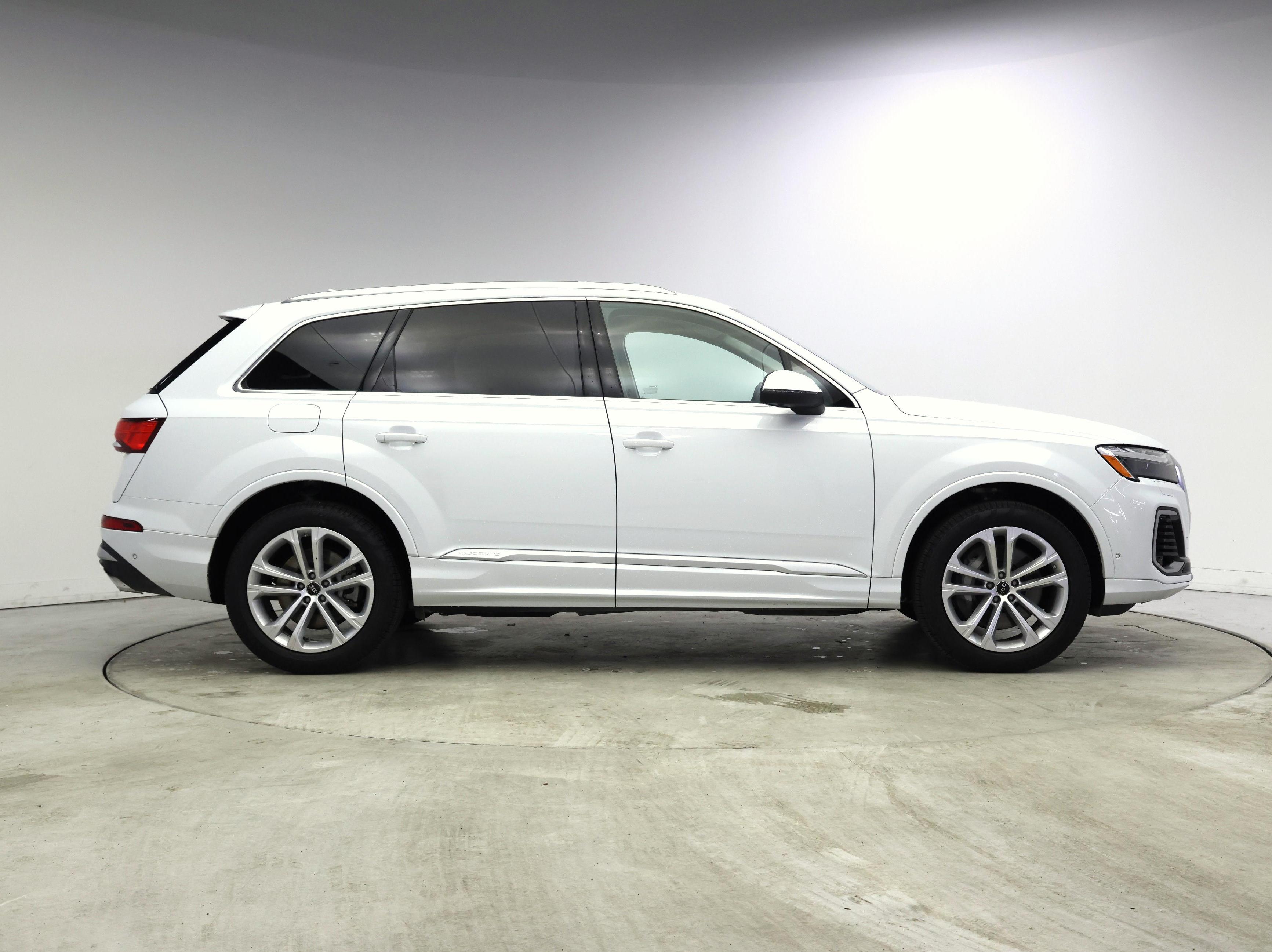 Thumbnail: 2025 Audi Q7 - 7