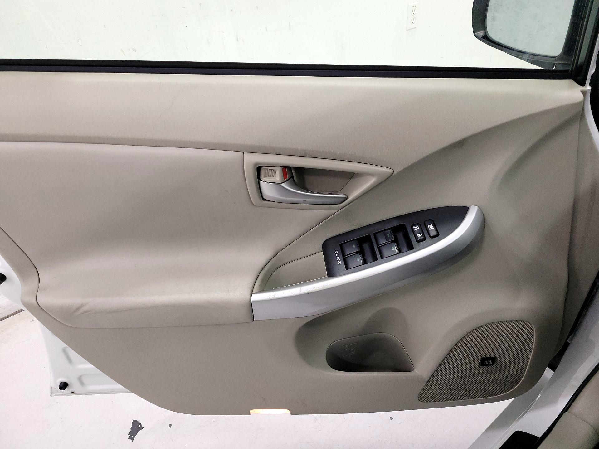 Thumbnail: 2015 Toyota Prius - 12