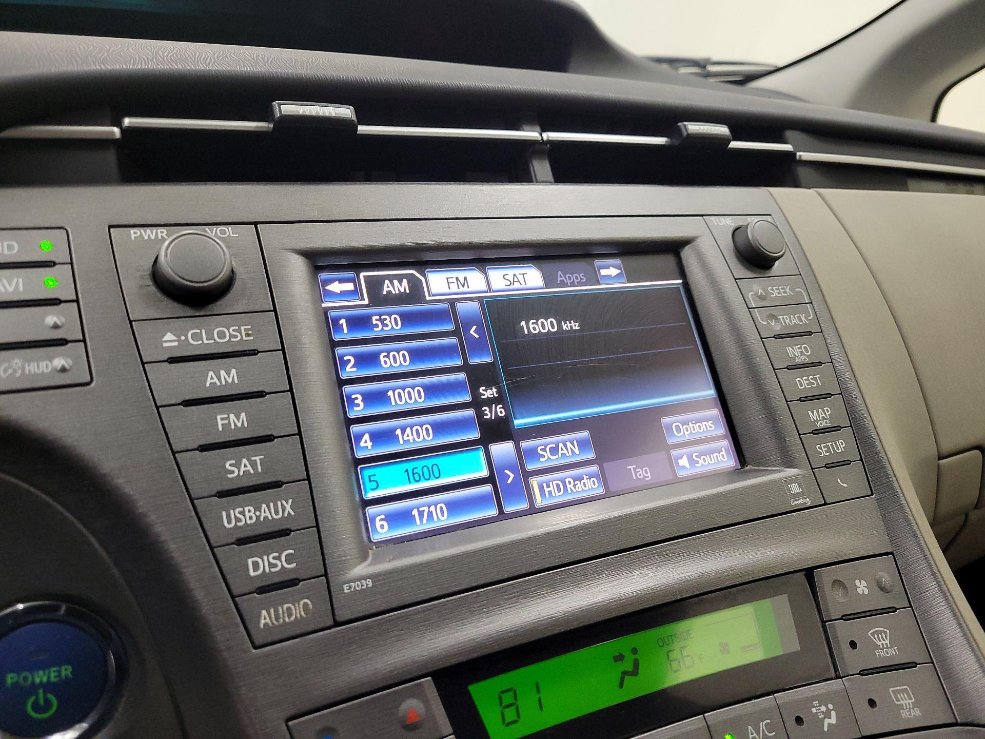 Thumbnail: 2015 Toyota Prius - 16