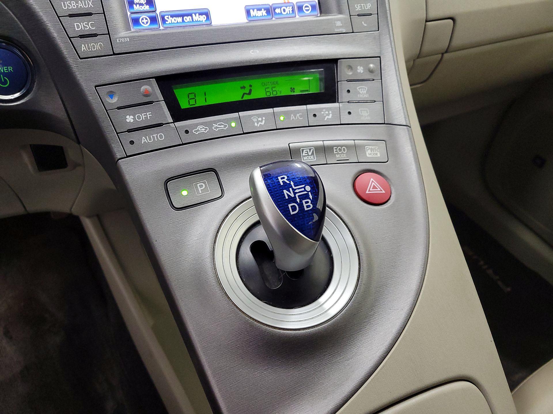 Thumbnail: 2015 Toyota Prius - 18