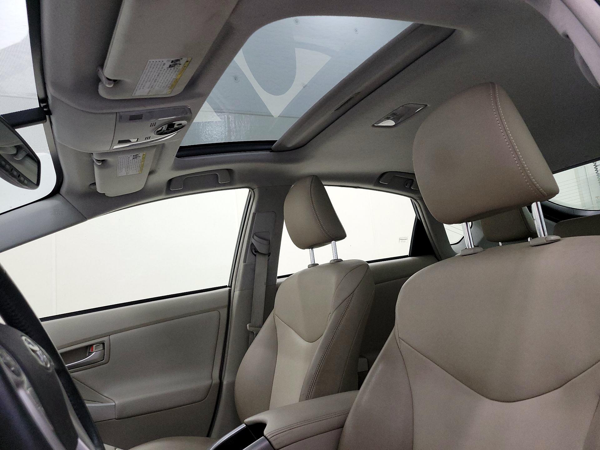 Thumbnail: 2015 Toyota Prius - 19