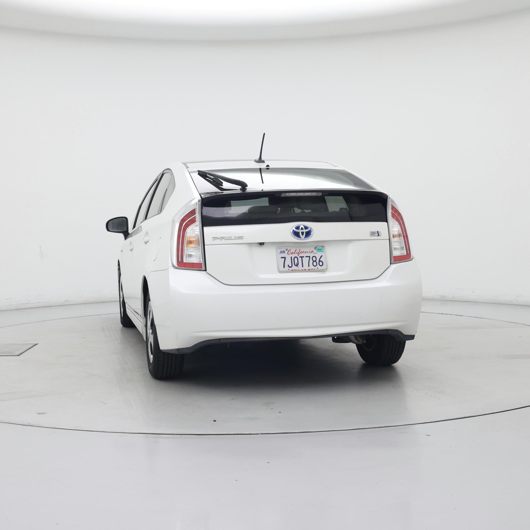 Thumbnail: 2015 Toyota Prius - 6