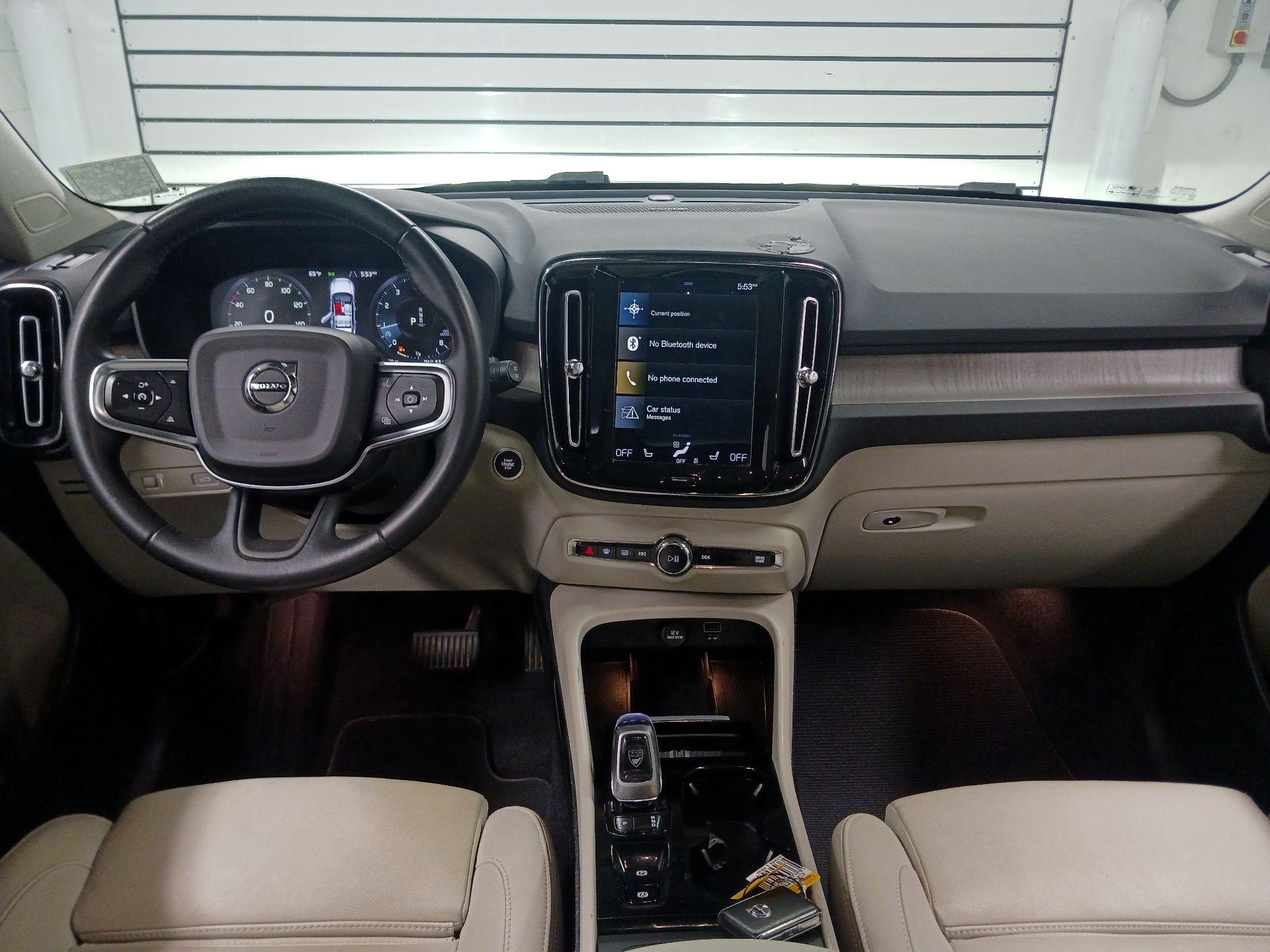 Thumbnail: 2021 Volvo XC40 - 9