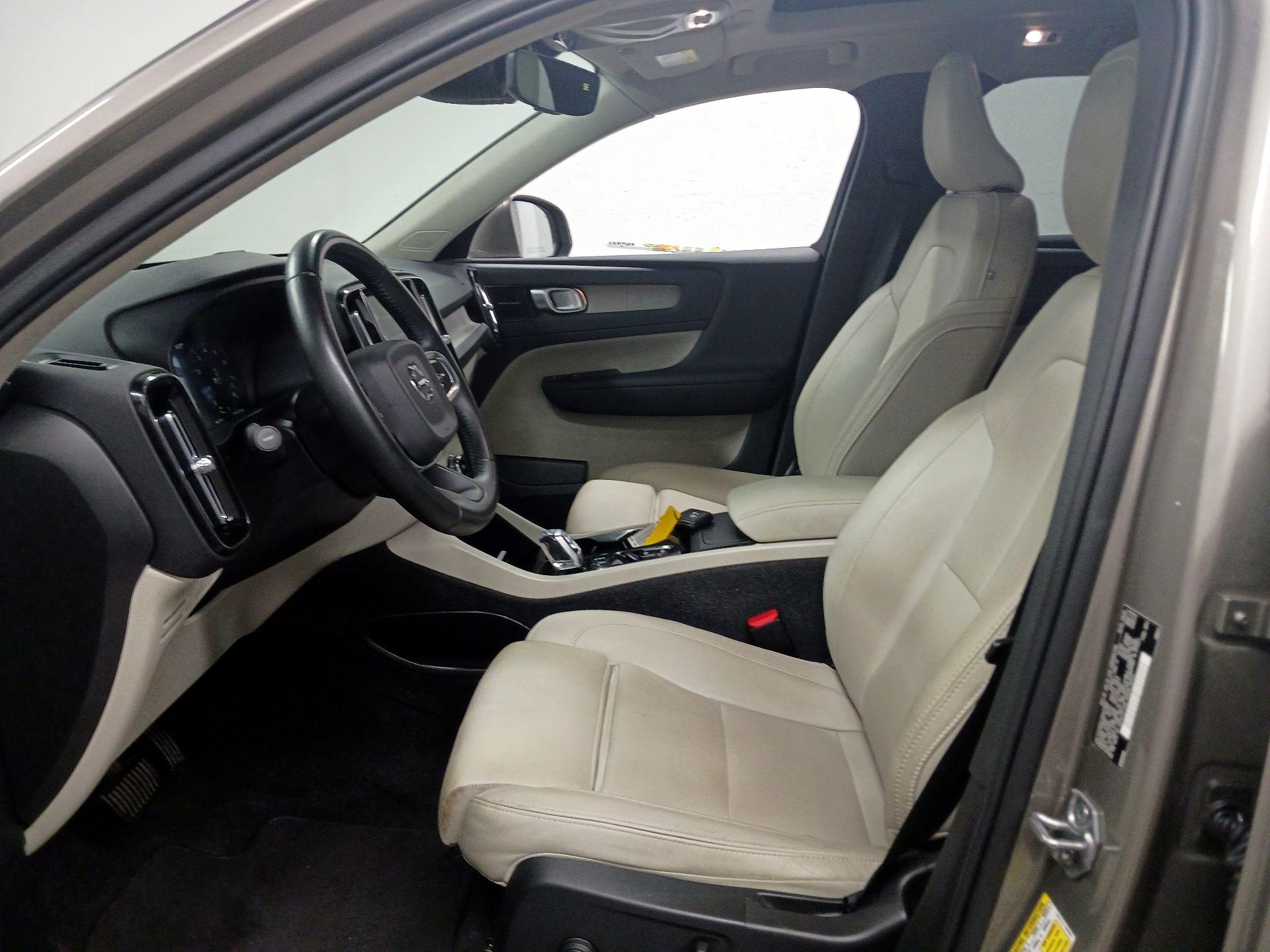 Thumbnail: 2021 Volvo XC40 - 11