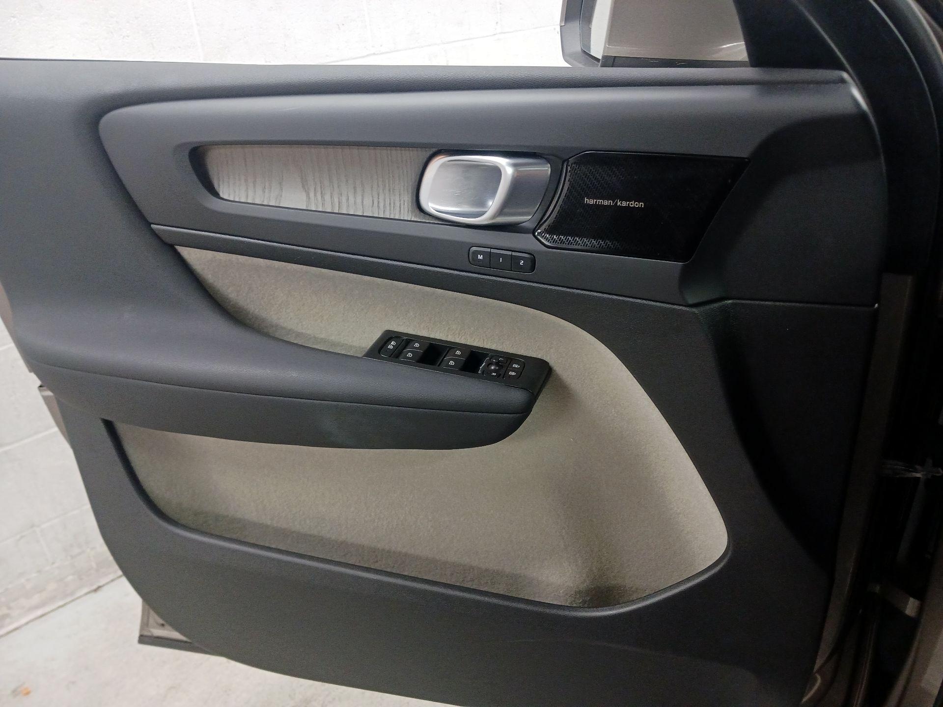 Thumbnail: 2021 Volvo XC40 - 12