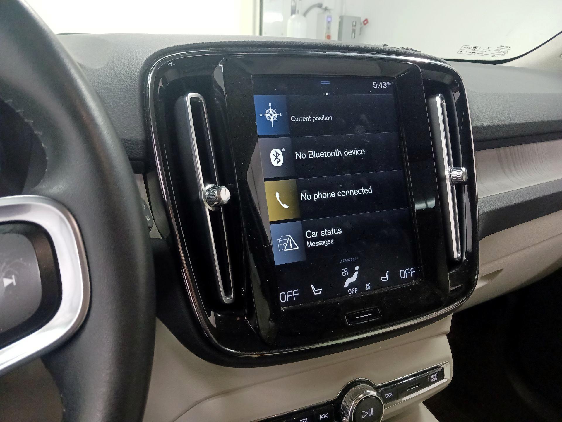 Thumbnail: 2021 Volvo XC40 - 14