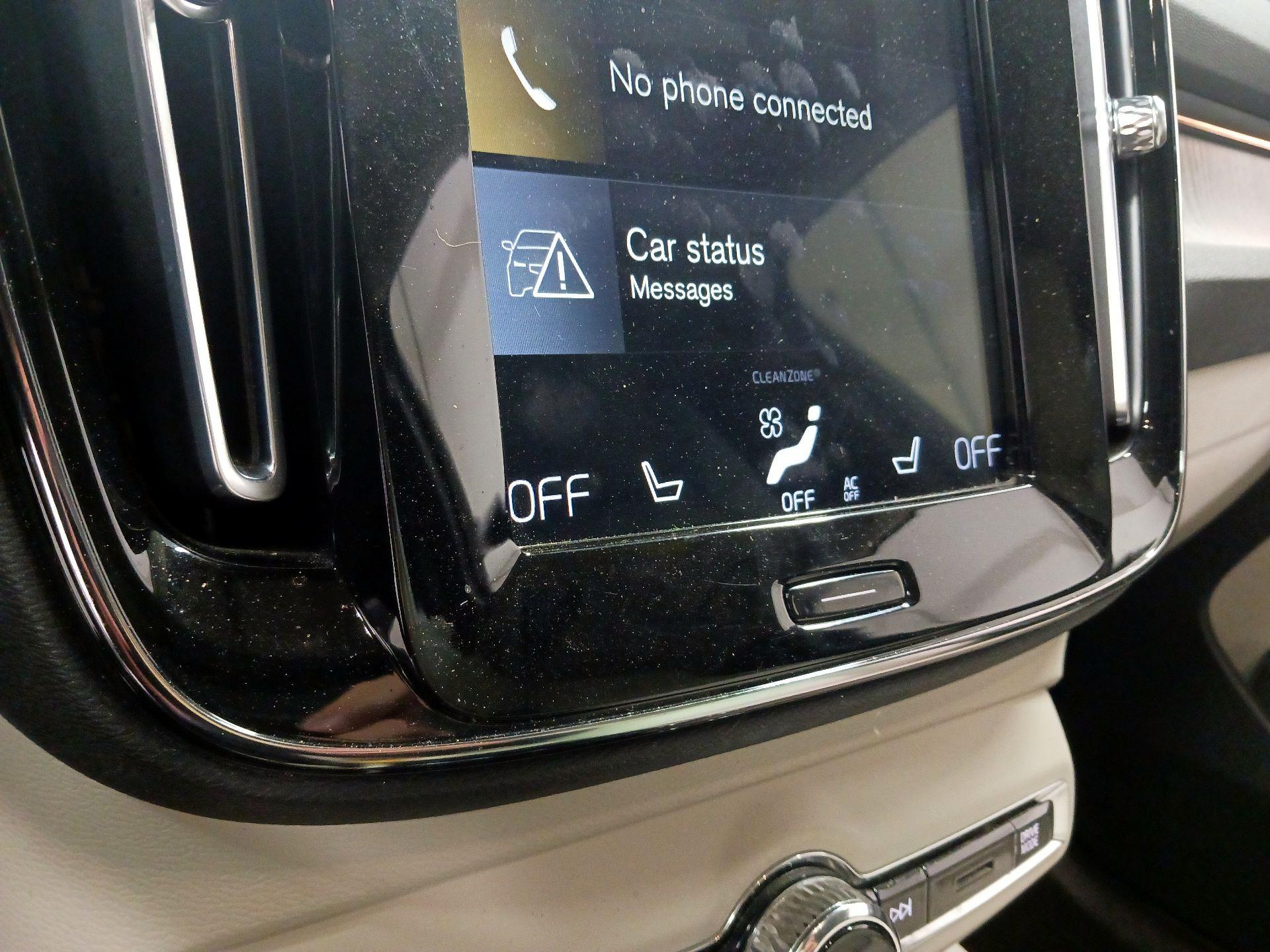 Thumbnail: 2021 Volvo XC40 - 15