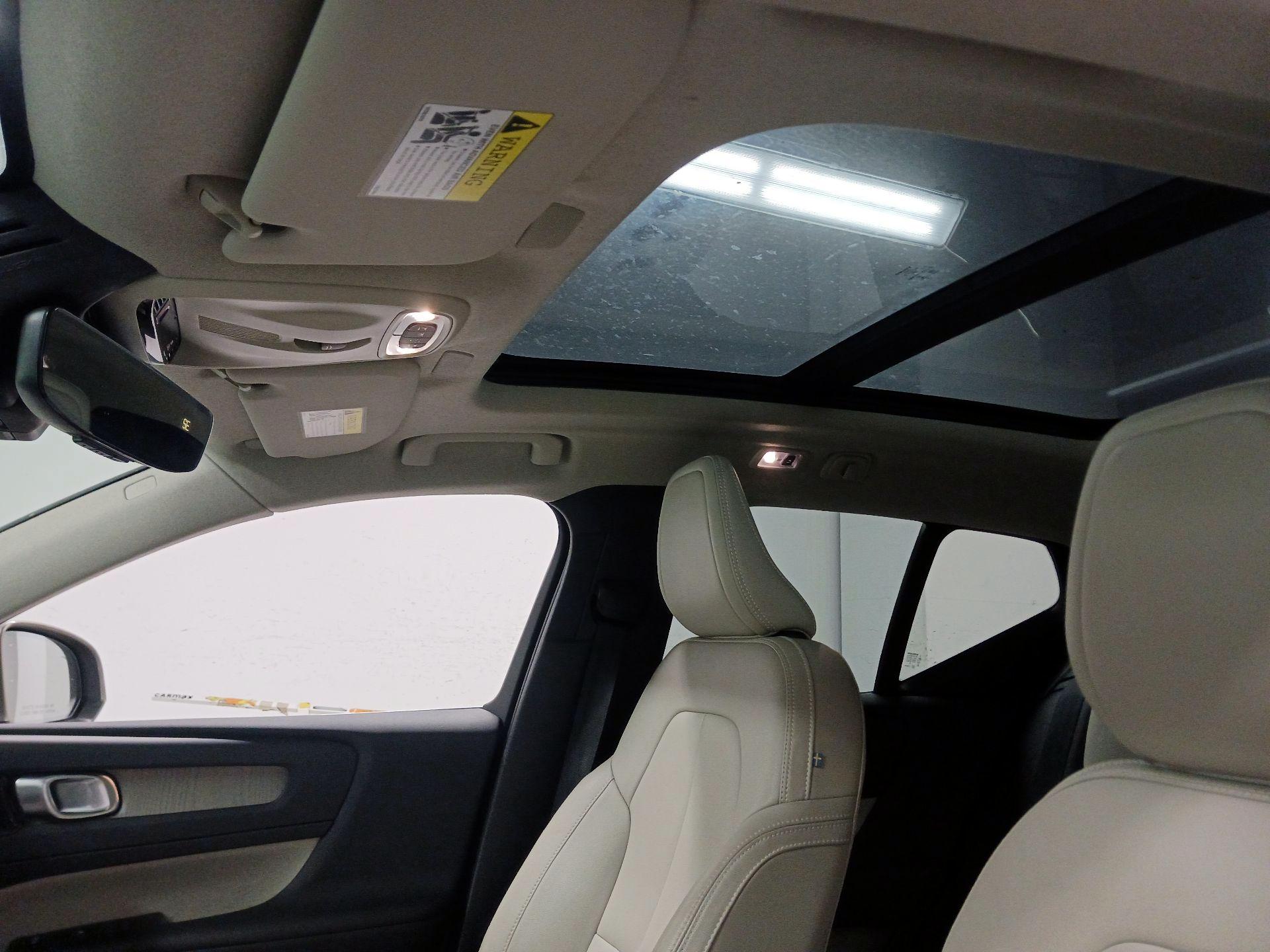 Thumbnail: 2021 Volvo XC40 - 17