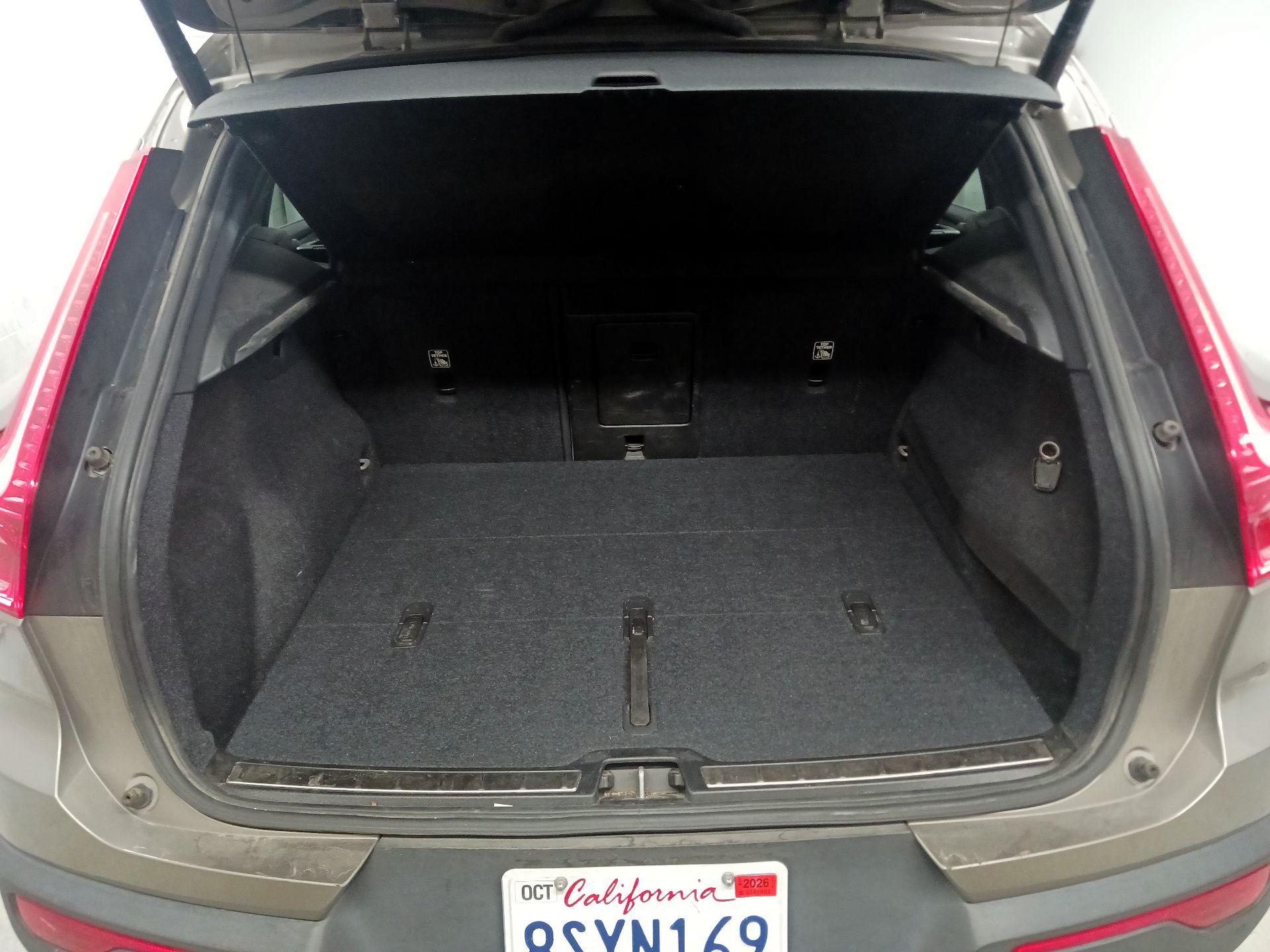 Thumbnail: 2021 Volvo XC40 - 19