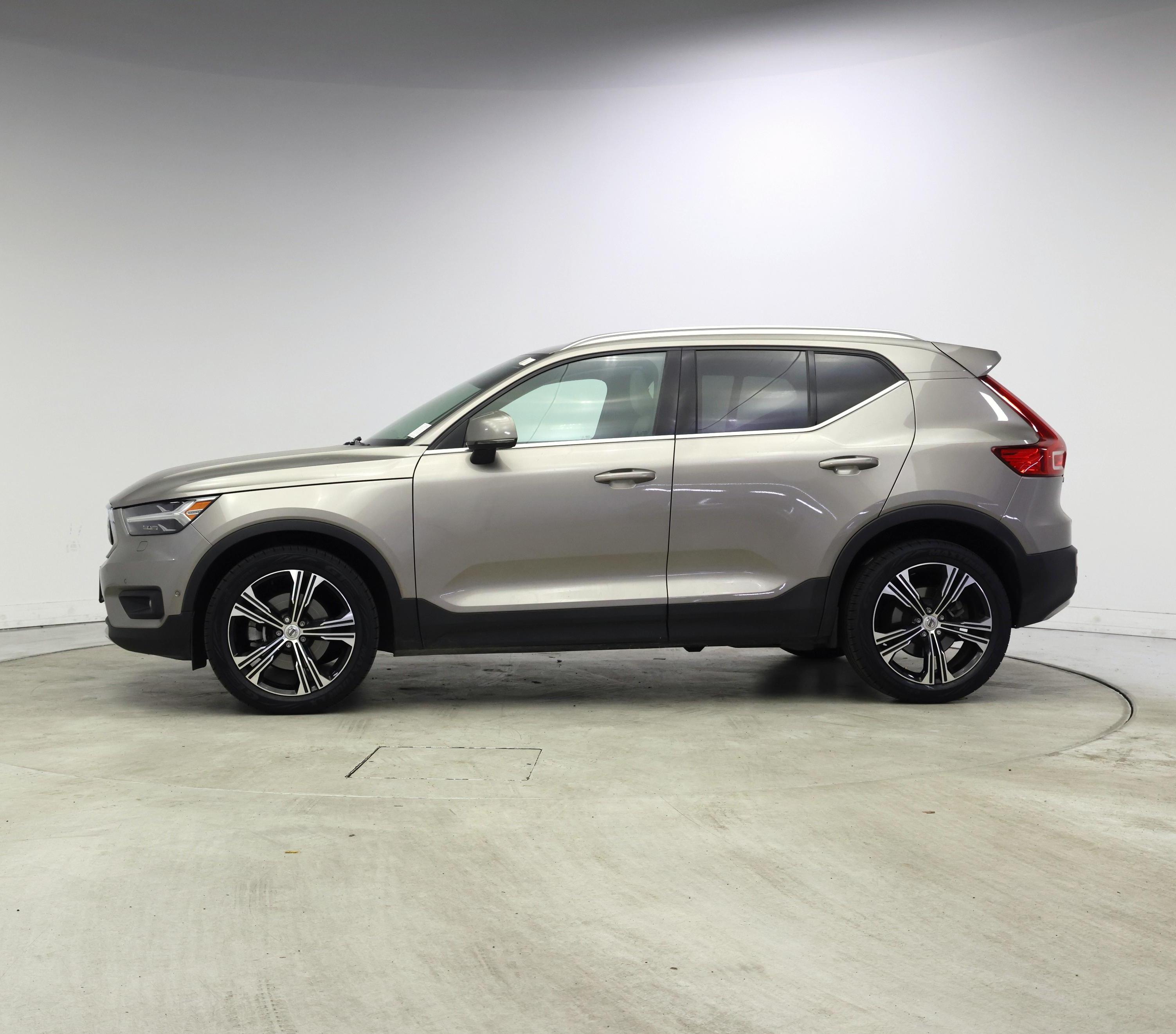 Thumbnail: 2021 Volvo XC40 - 3