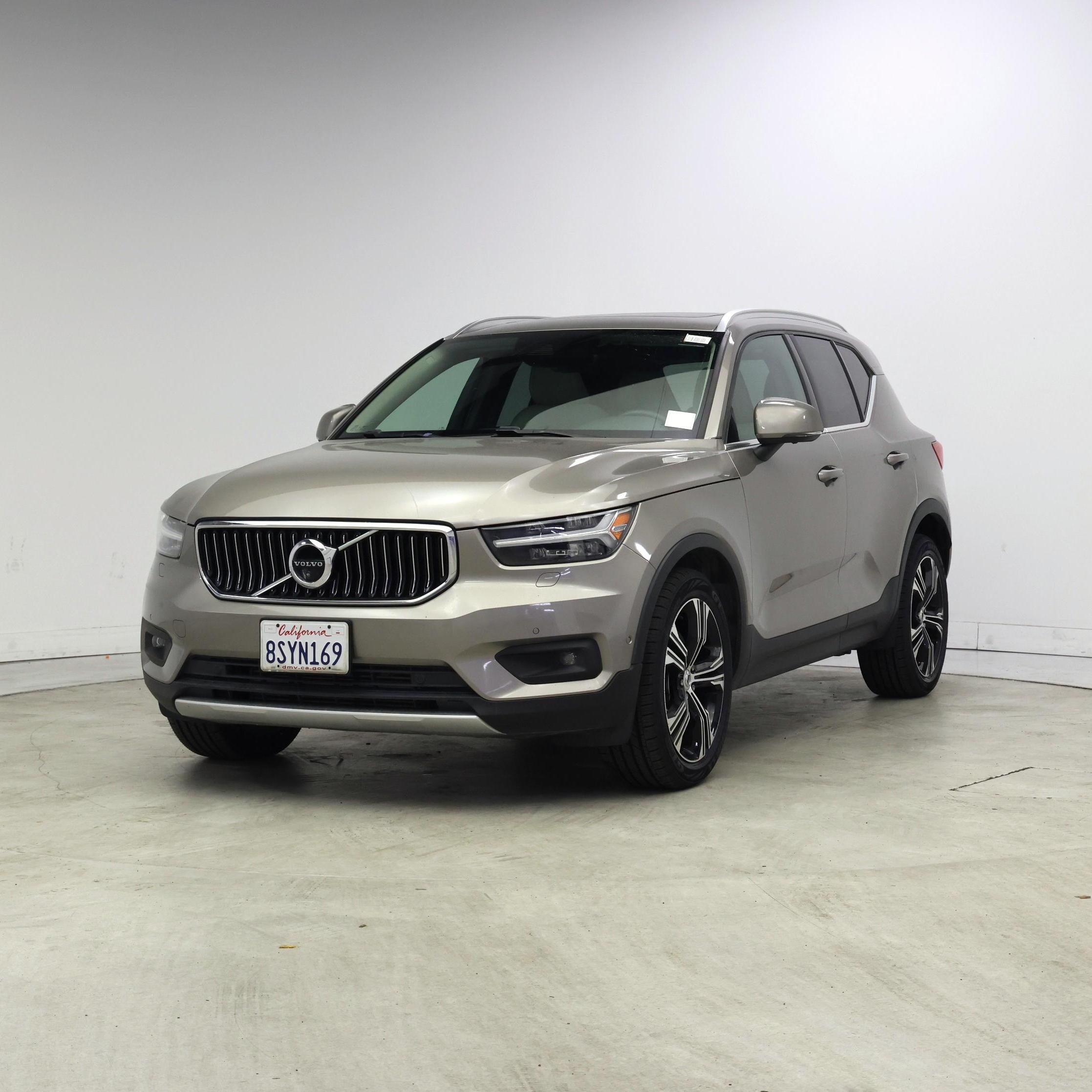 Thumbnail: 2021 Volvo XC40 - 4