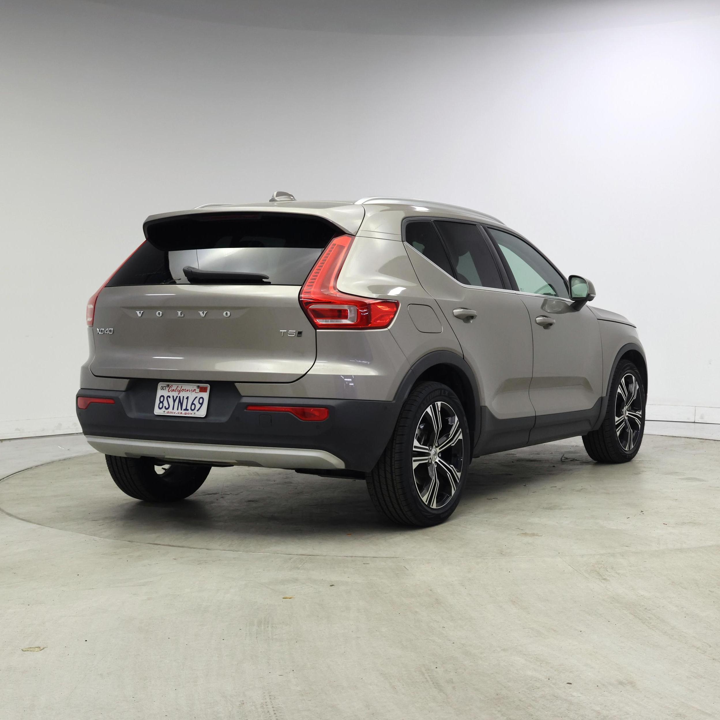 Thumbnail: 2021 Volvo XC40 - 8