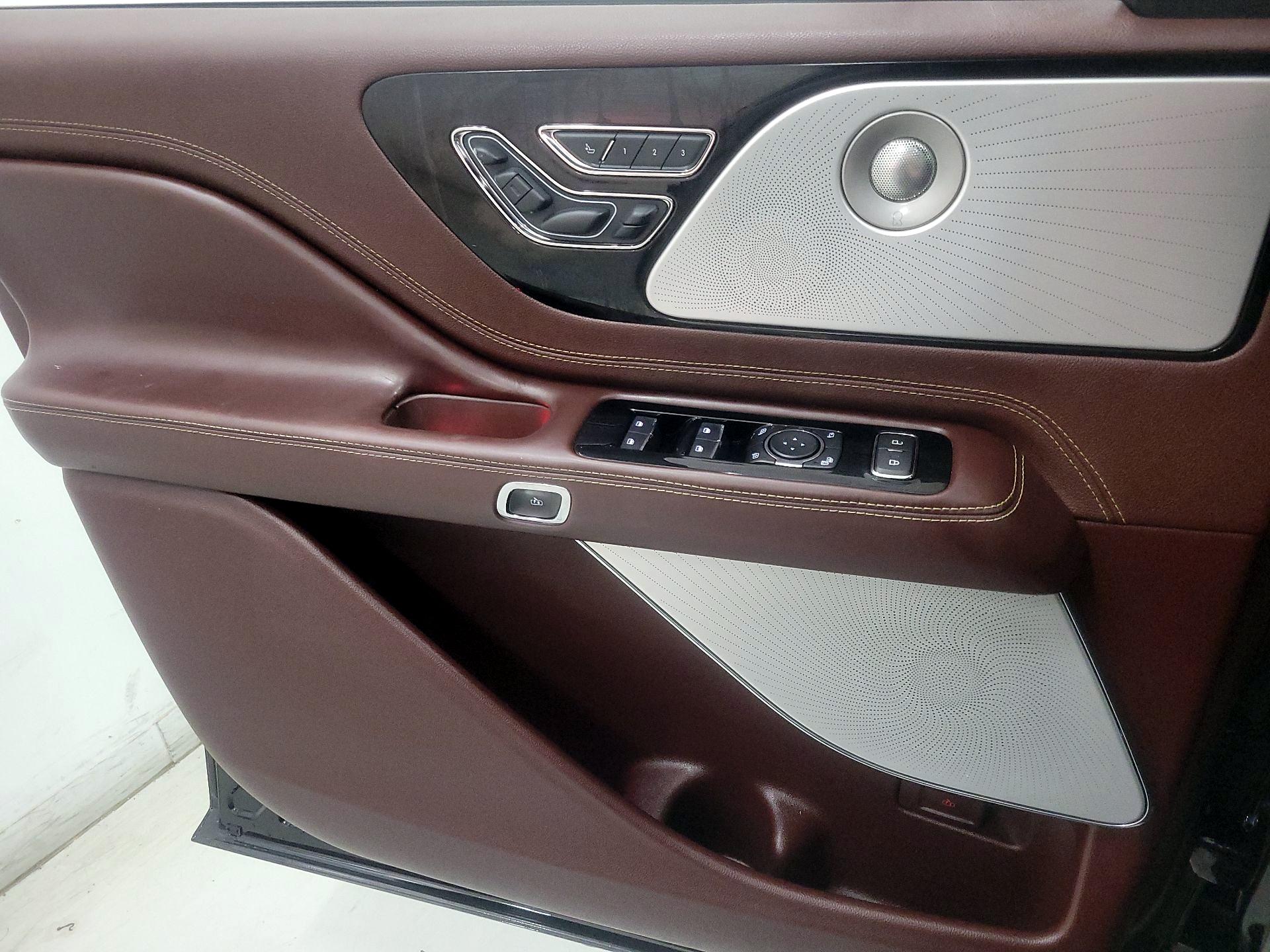 Thumbnail: 2020 Lincoln Aviator - 12