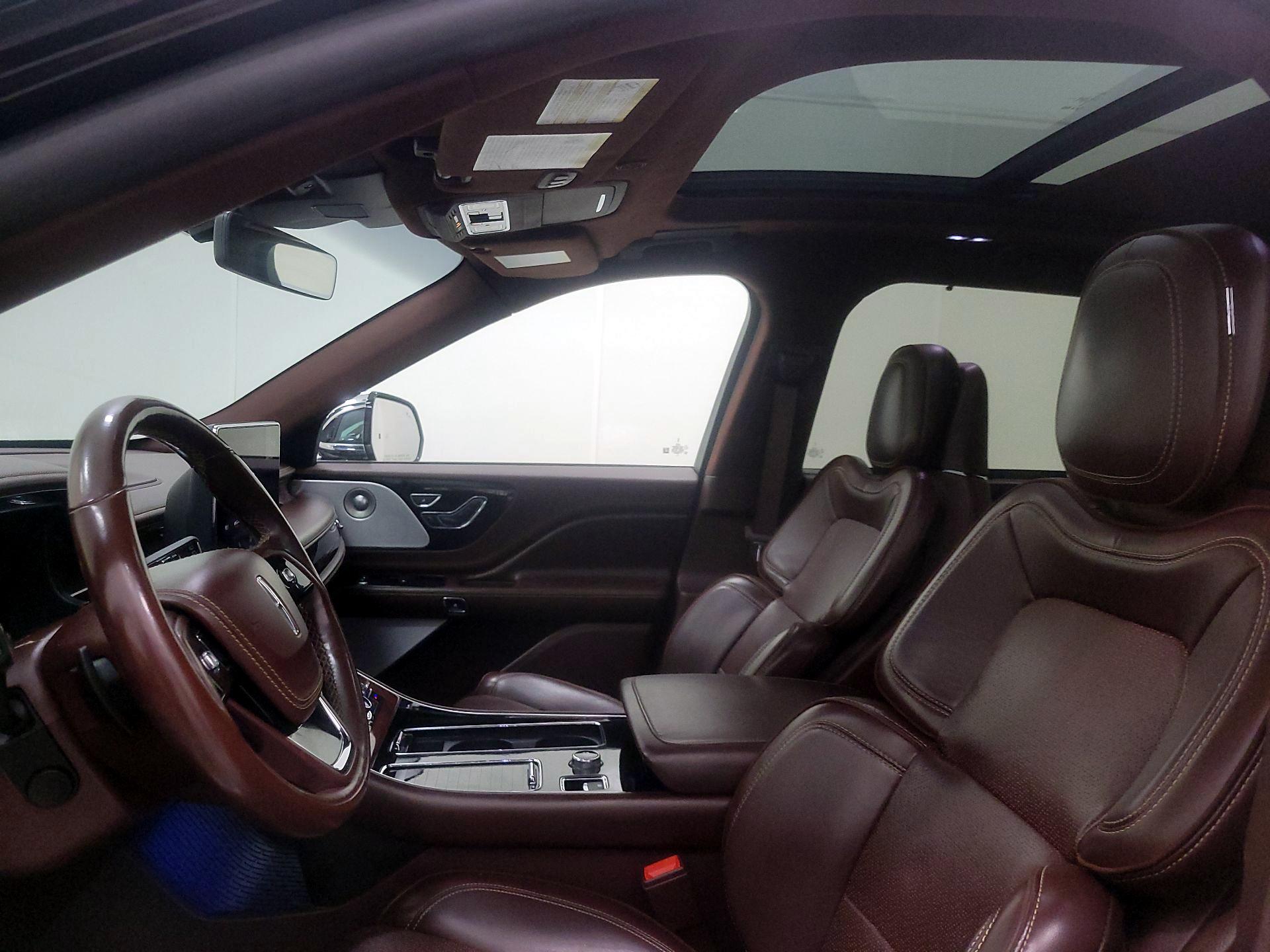 Thumbnail: 2020 Lincoln Aviator - 19