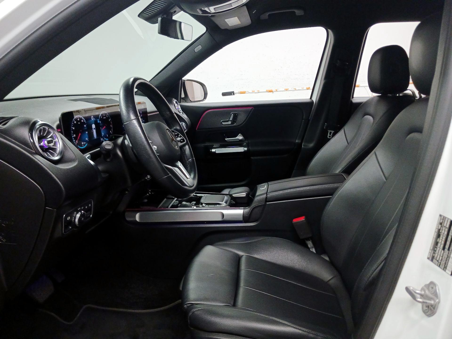 Thumbnail: 2021 Mercedes-Benz GLB - 11