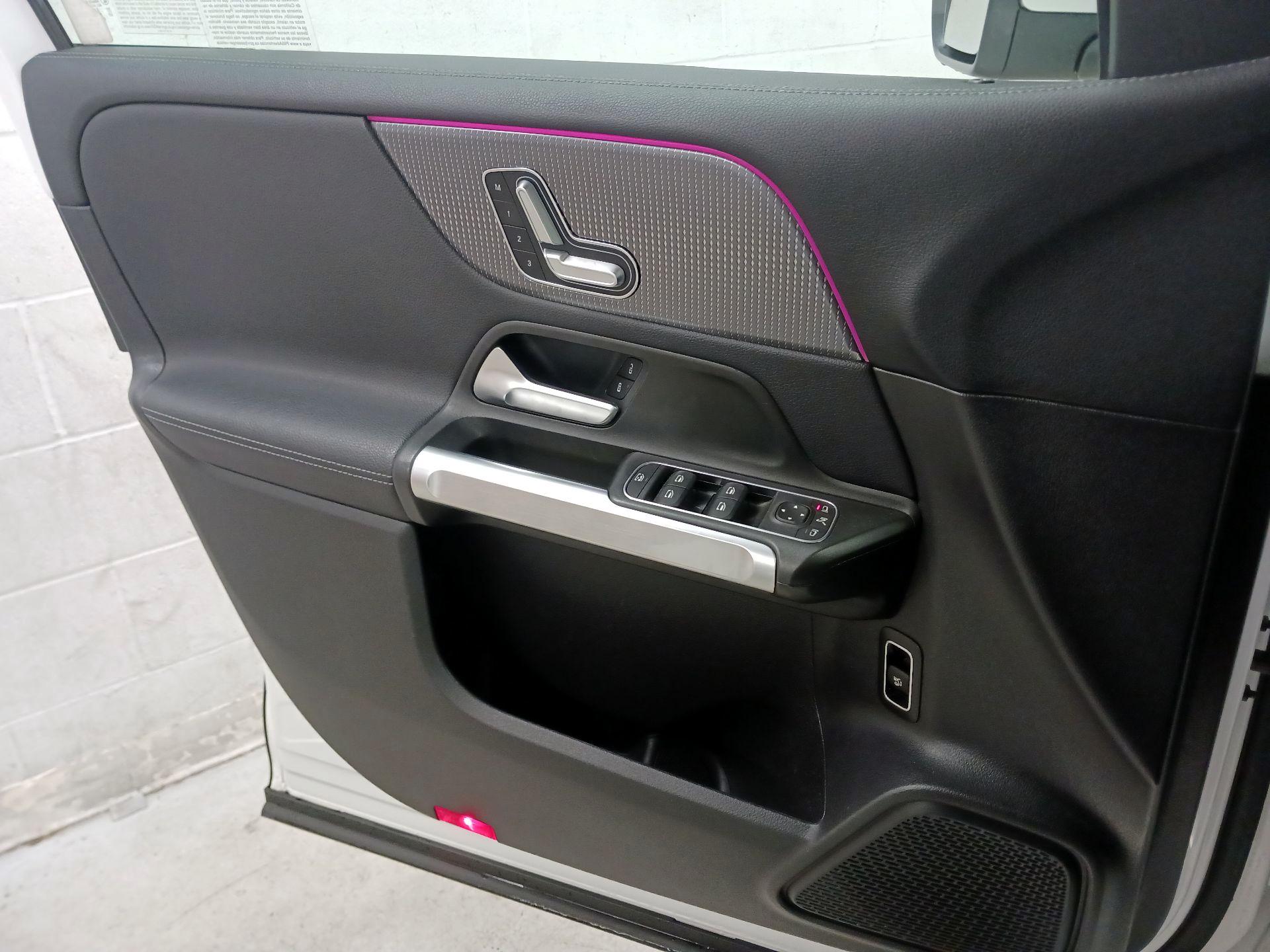 Thumbnail: 2021 Mercedes-Benz GLB - 12