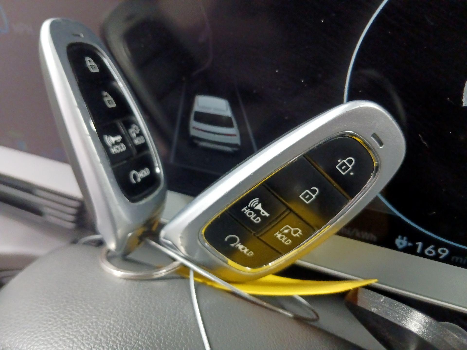 Thumbnail: 2022 Hyundai Ioniq 5 - 19