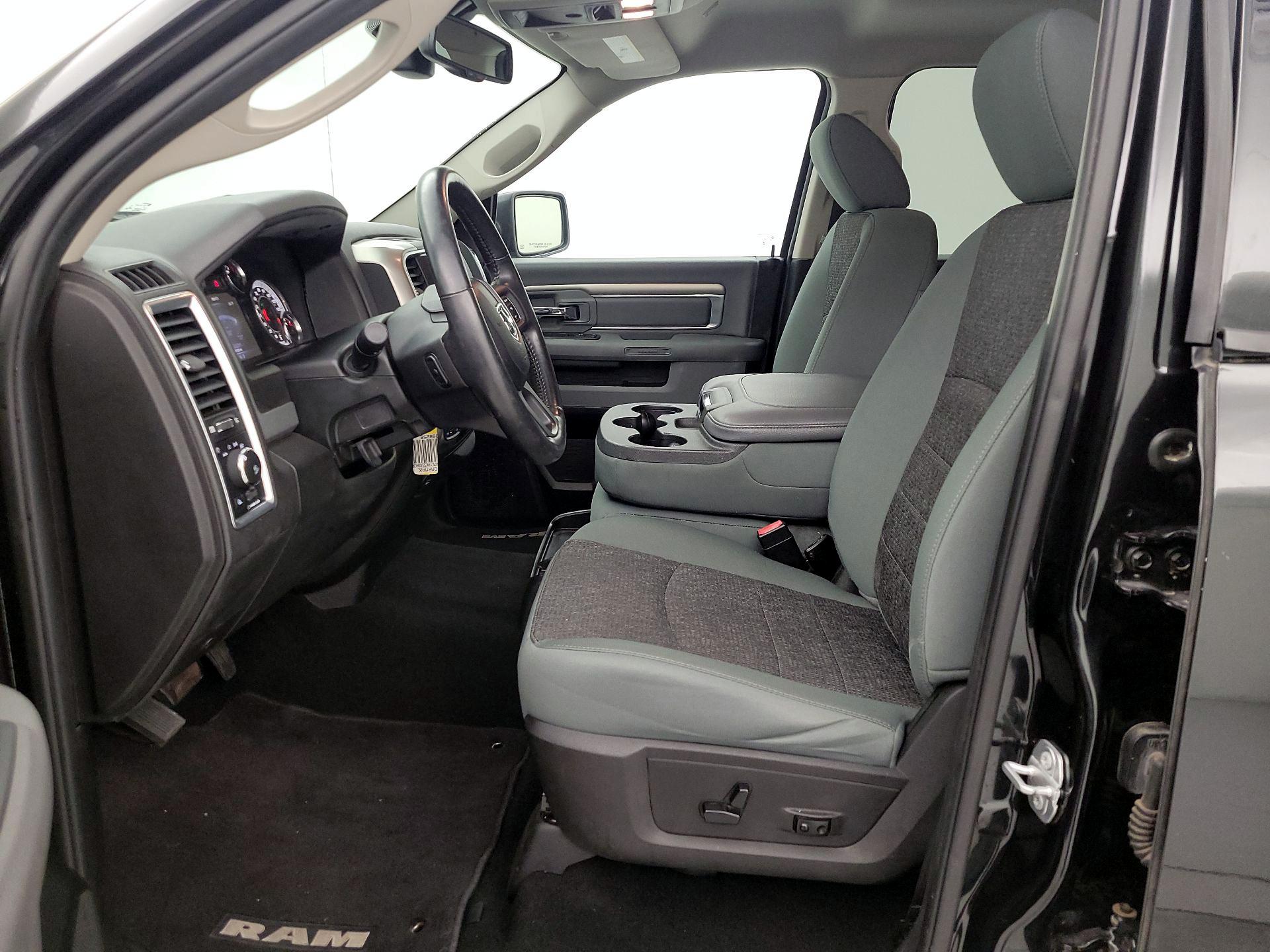 Thumbnail: 2019 RAM 1500 Classic - 11