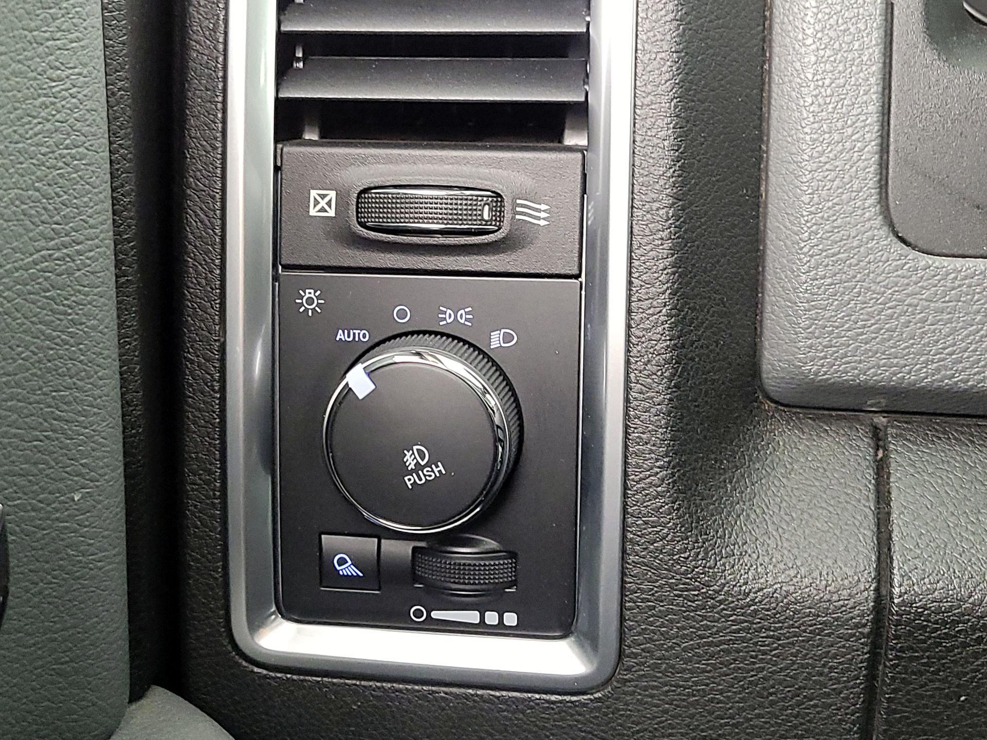Thumbnail: 2019 RAM 1500 Classic - 13