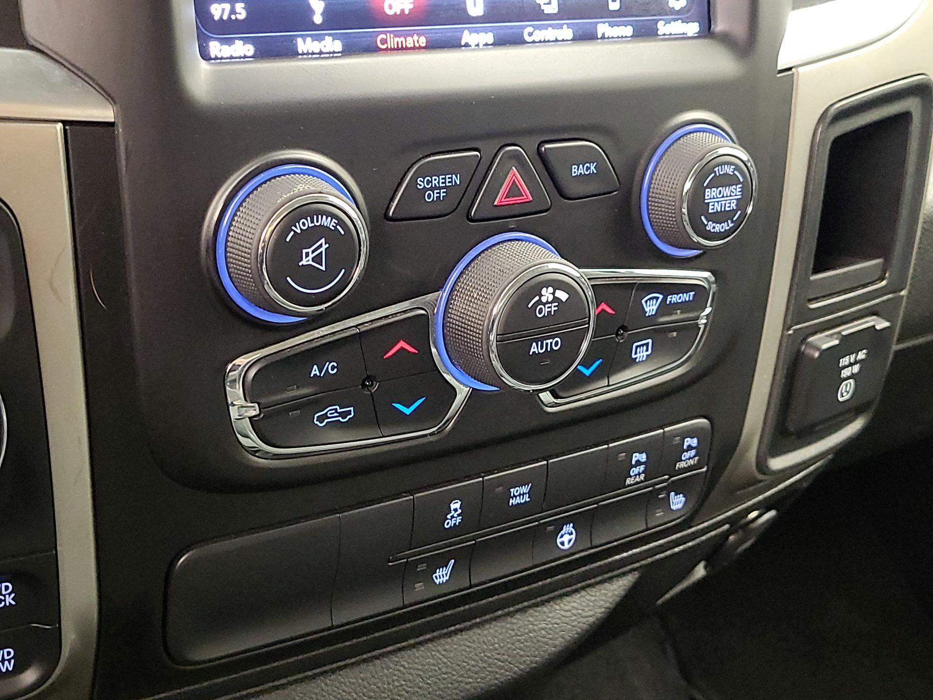 Thumbnail: 2019 RAM 1500 Classic - 16