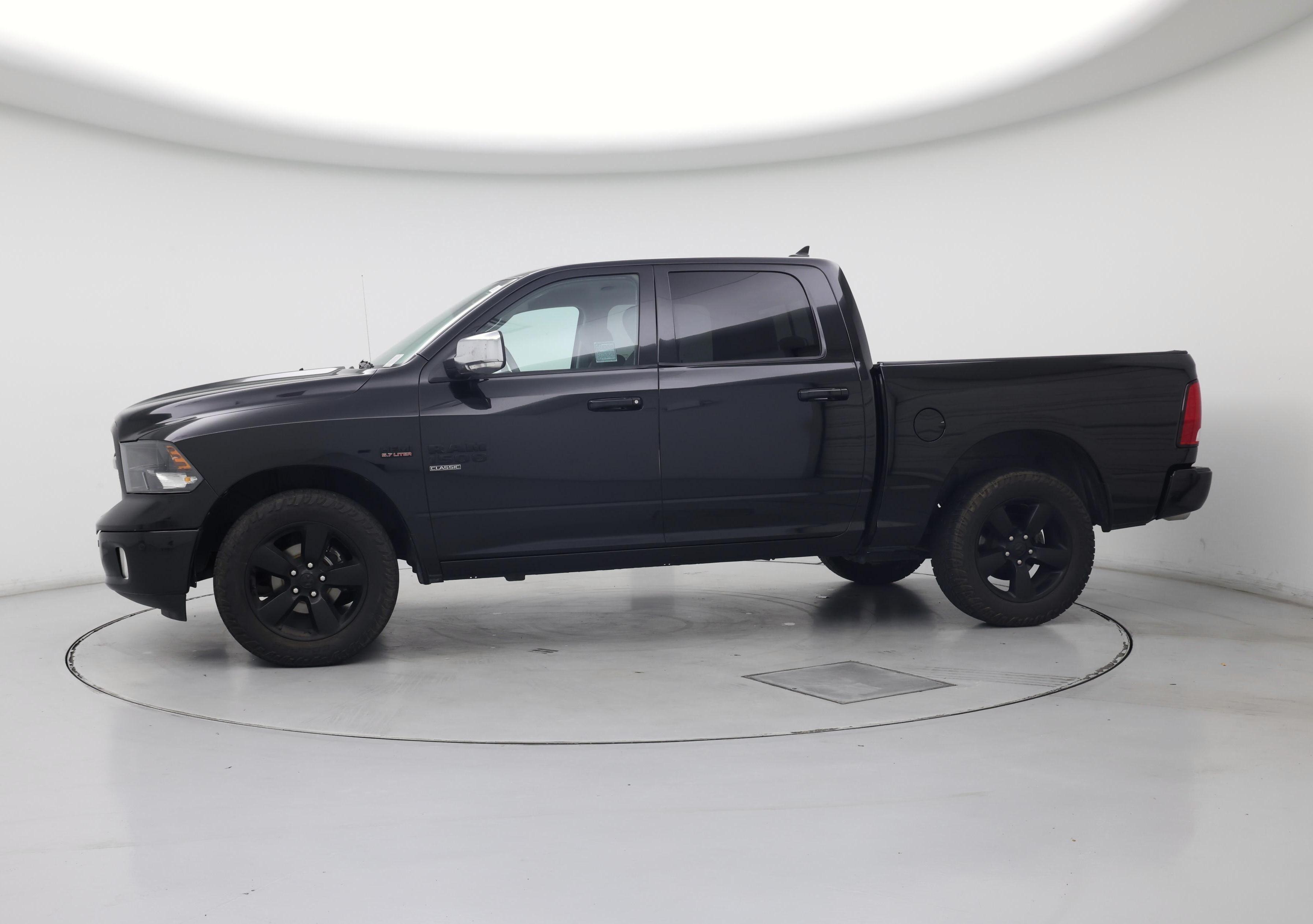 Thumbnail: 2019 RAM 1500 Classic - 3