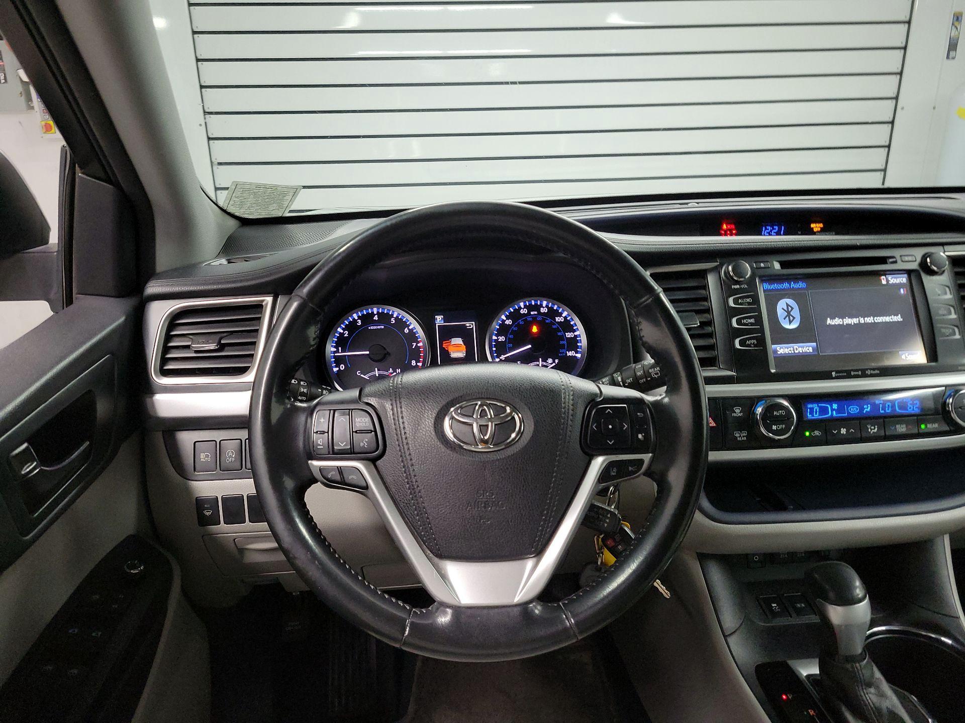 Thumbnail: 2017 Toyota Highlander - 10