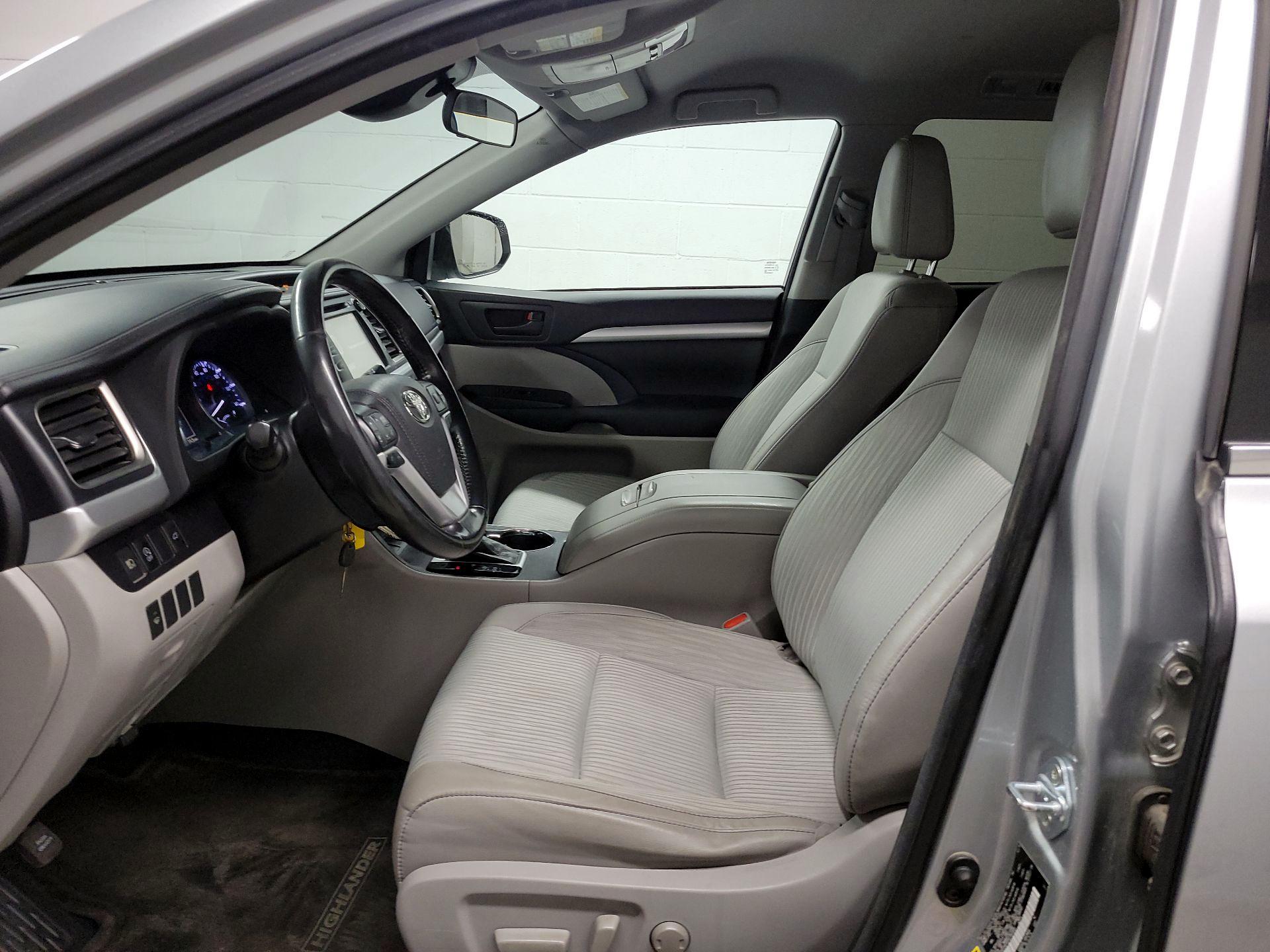 Thumbnail: 2017 Toyota Highlander - 11