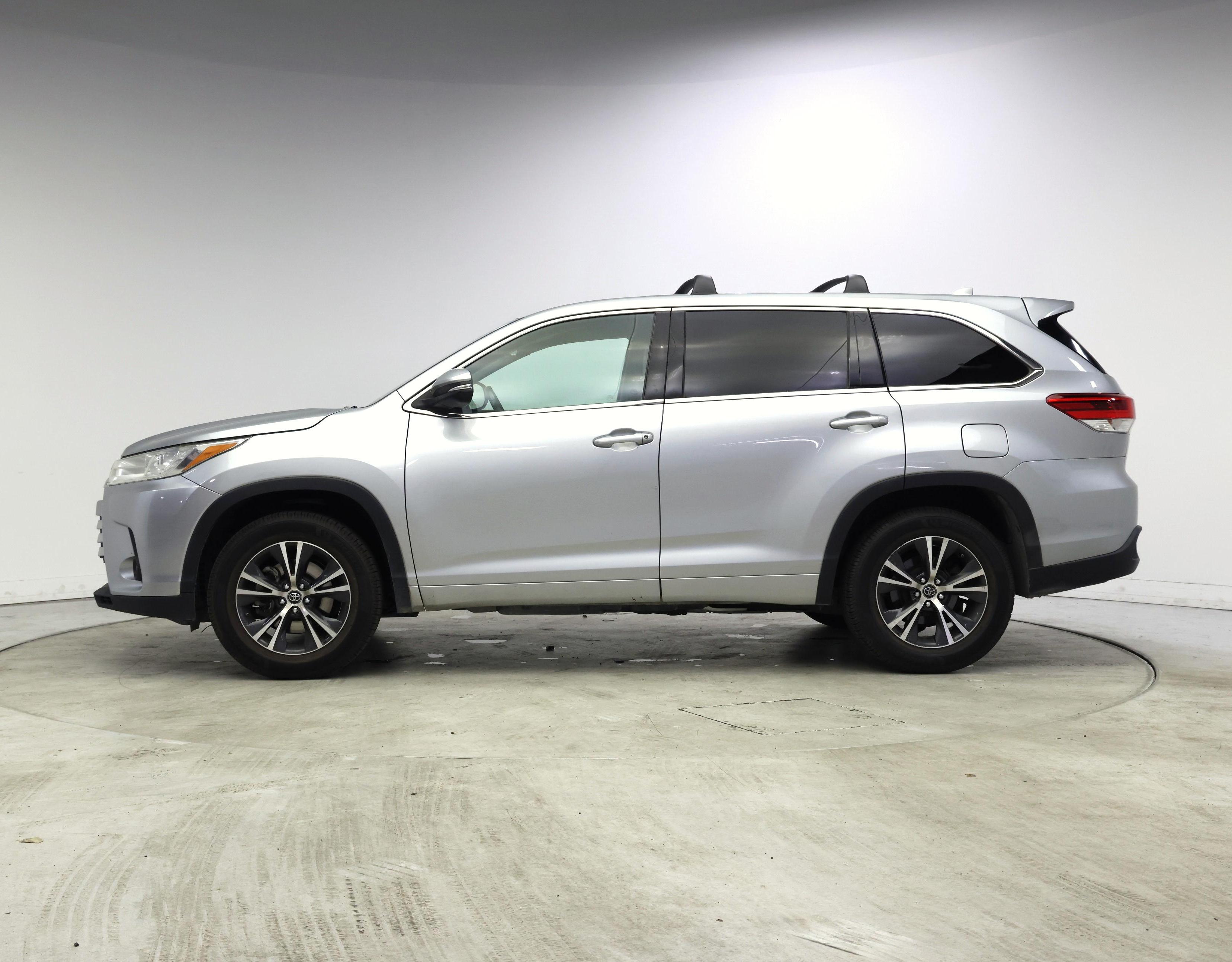 Thumbnail: 2017 Toyota Highlander - 3
