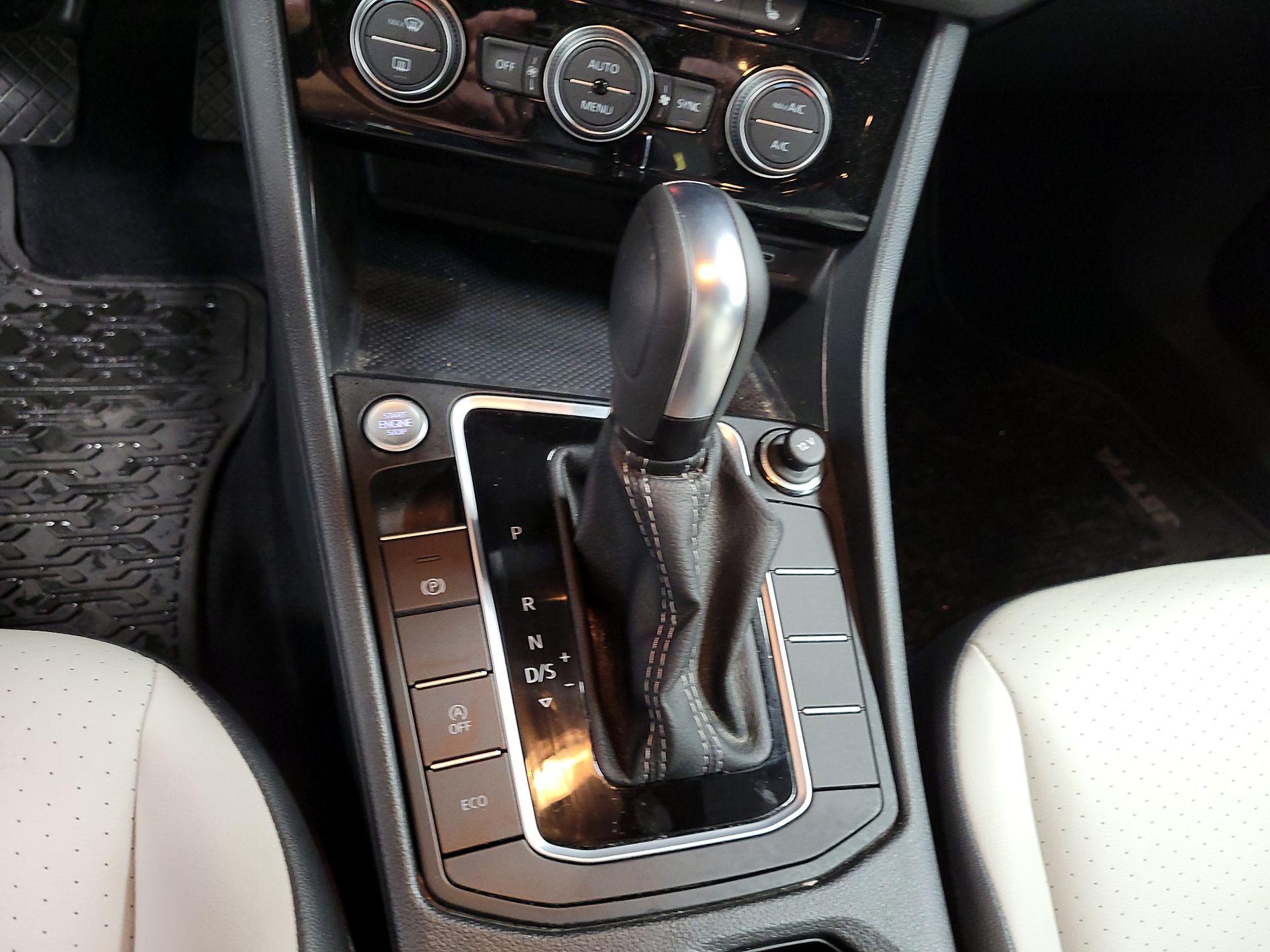 Thumbnail: 2021 Volkswagen Jetta - 17