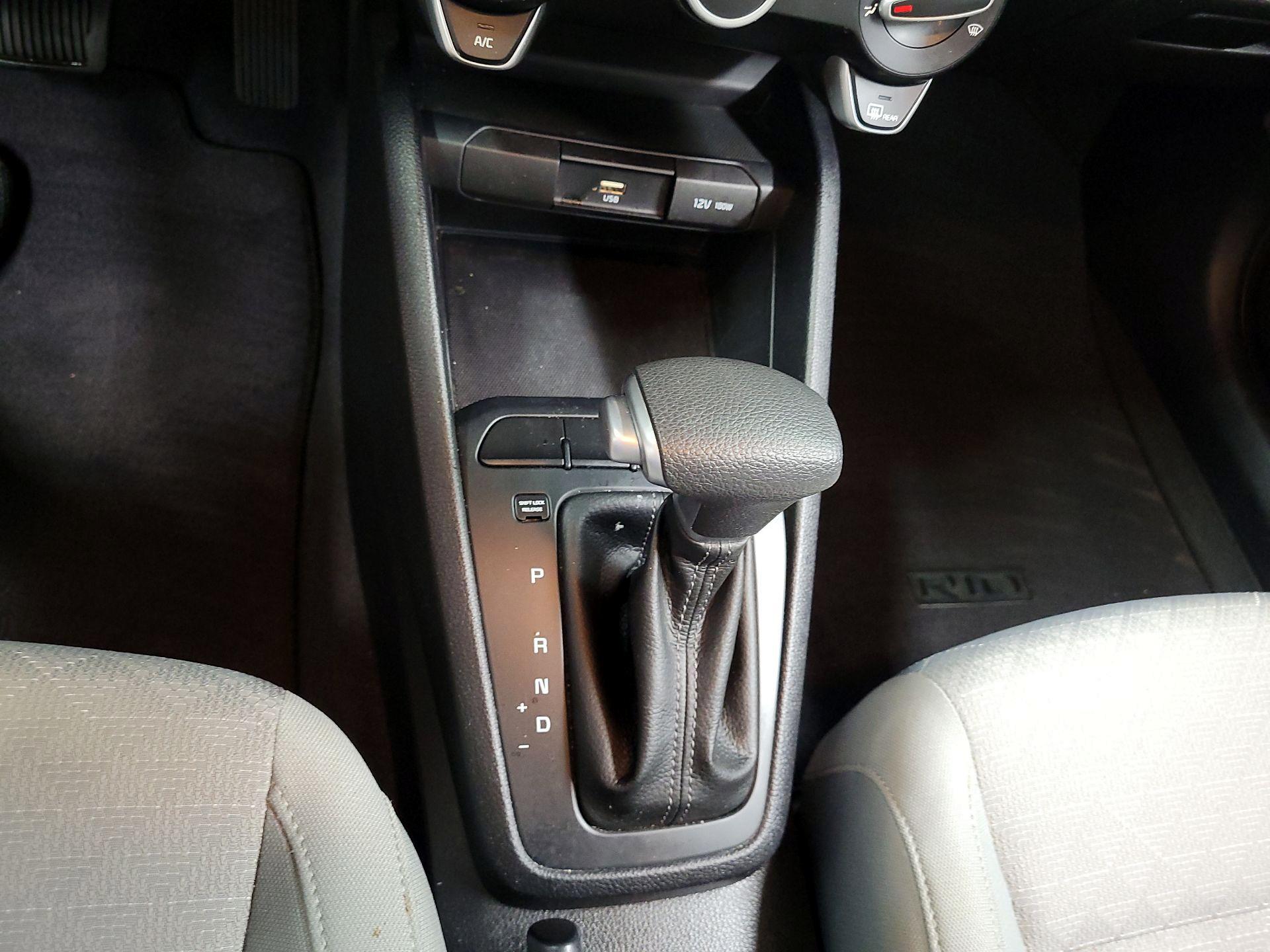 Thumbnail: 2022 Kia Rio - 17