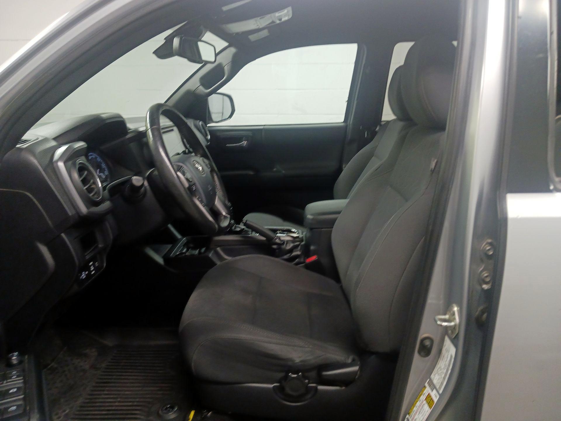 Thumbnail: 2019 Toyota Tacoma - 11