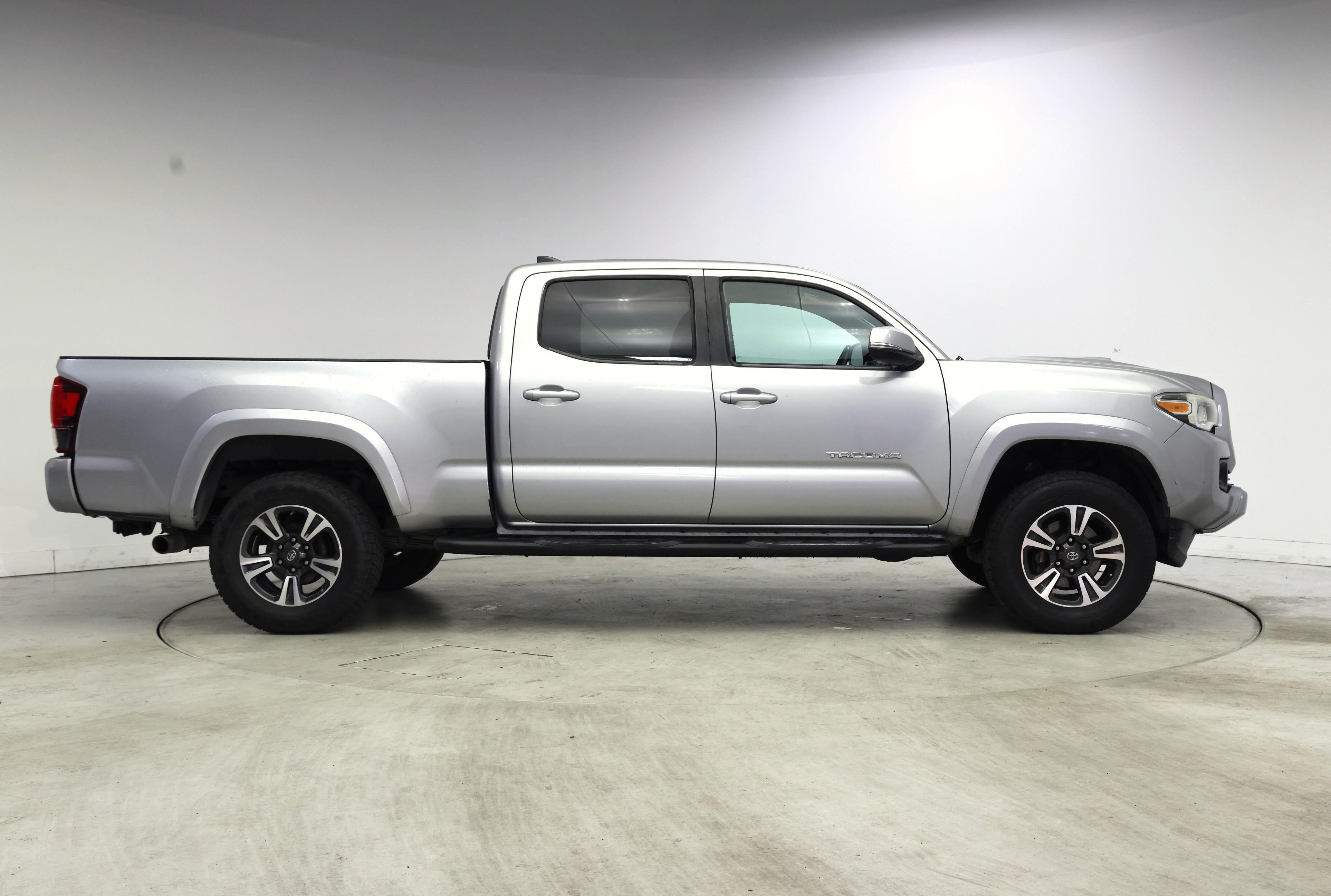 Thumbnail: 2019 Toyota Tacoma - 7