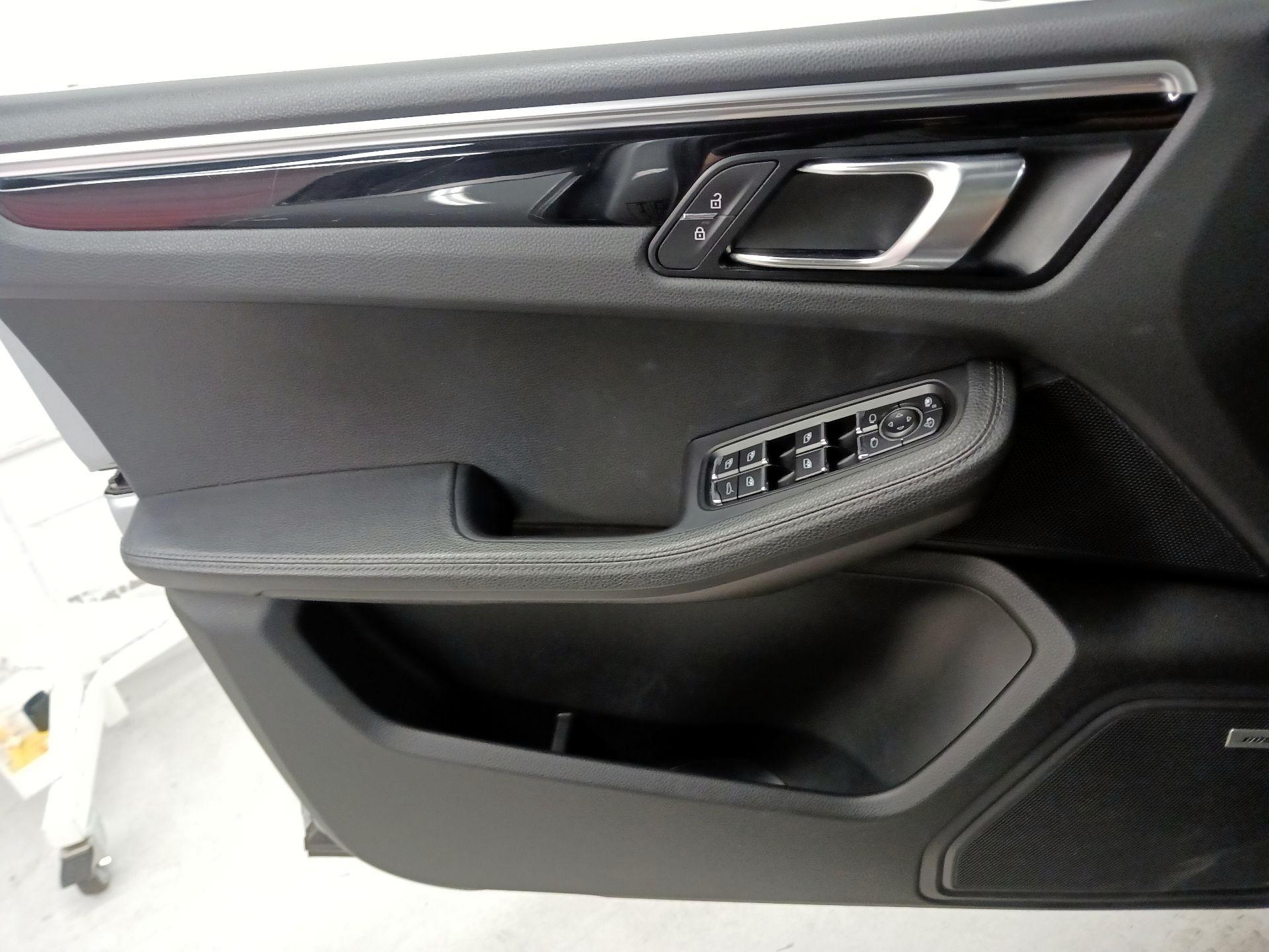Thumbnail: 2020 Porsche Macan - 12