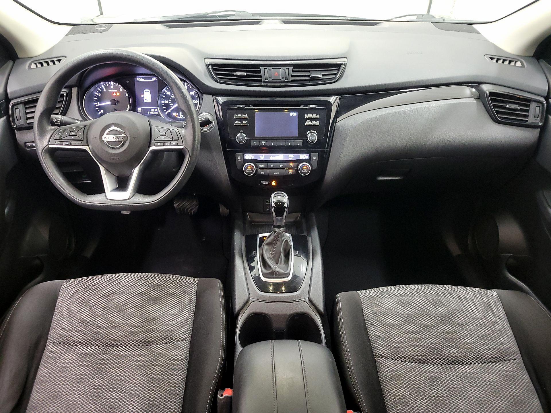 Thumbnail: 2017 Nissan Rogue Sport - 9