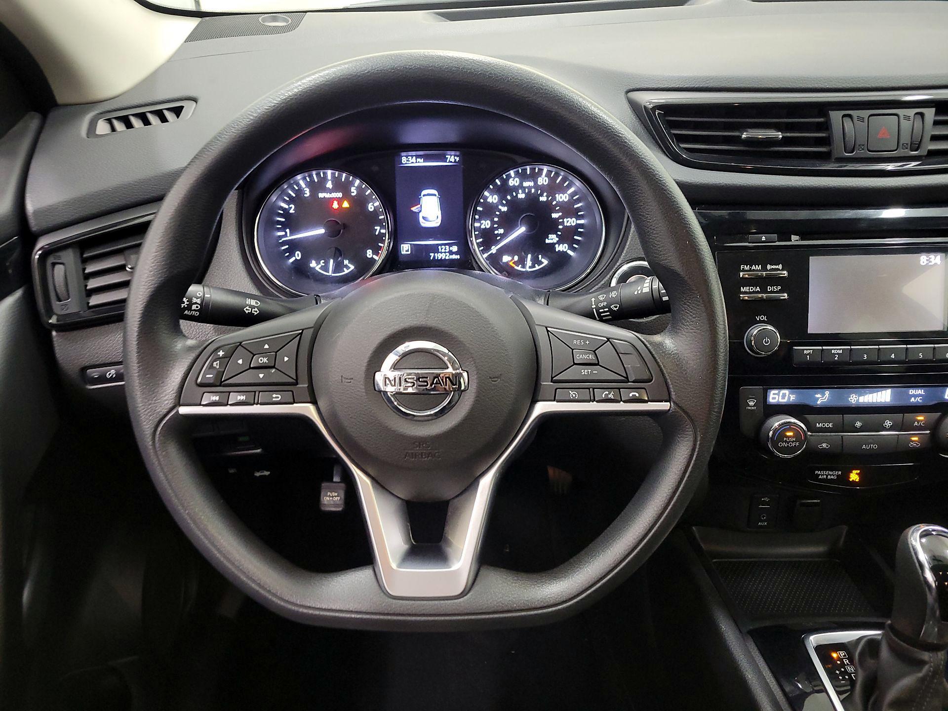 Thumbnail: 2017 Nissan Rogue Sport - 10