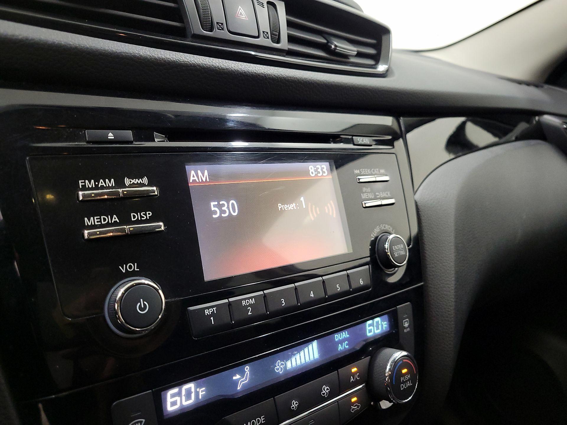 Thumbnail: 2017 Nissan Rogue Sport - 15